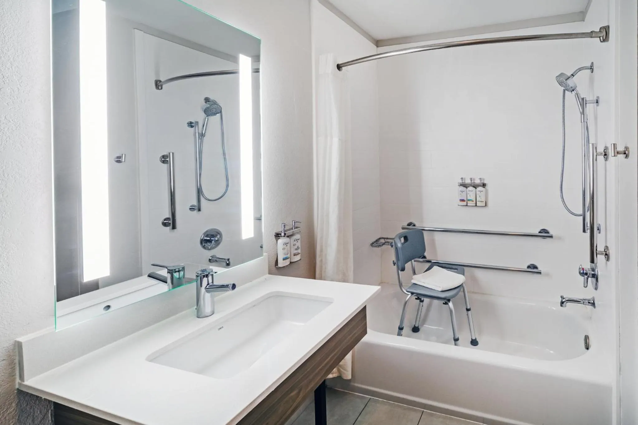 Queen Room with Two Queen Beds - Mobility Access Tub/Non-Smoking in Holiday Inn Express Breaux Bridge by IHG