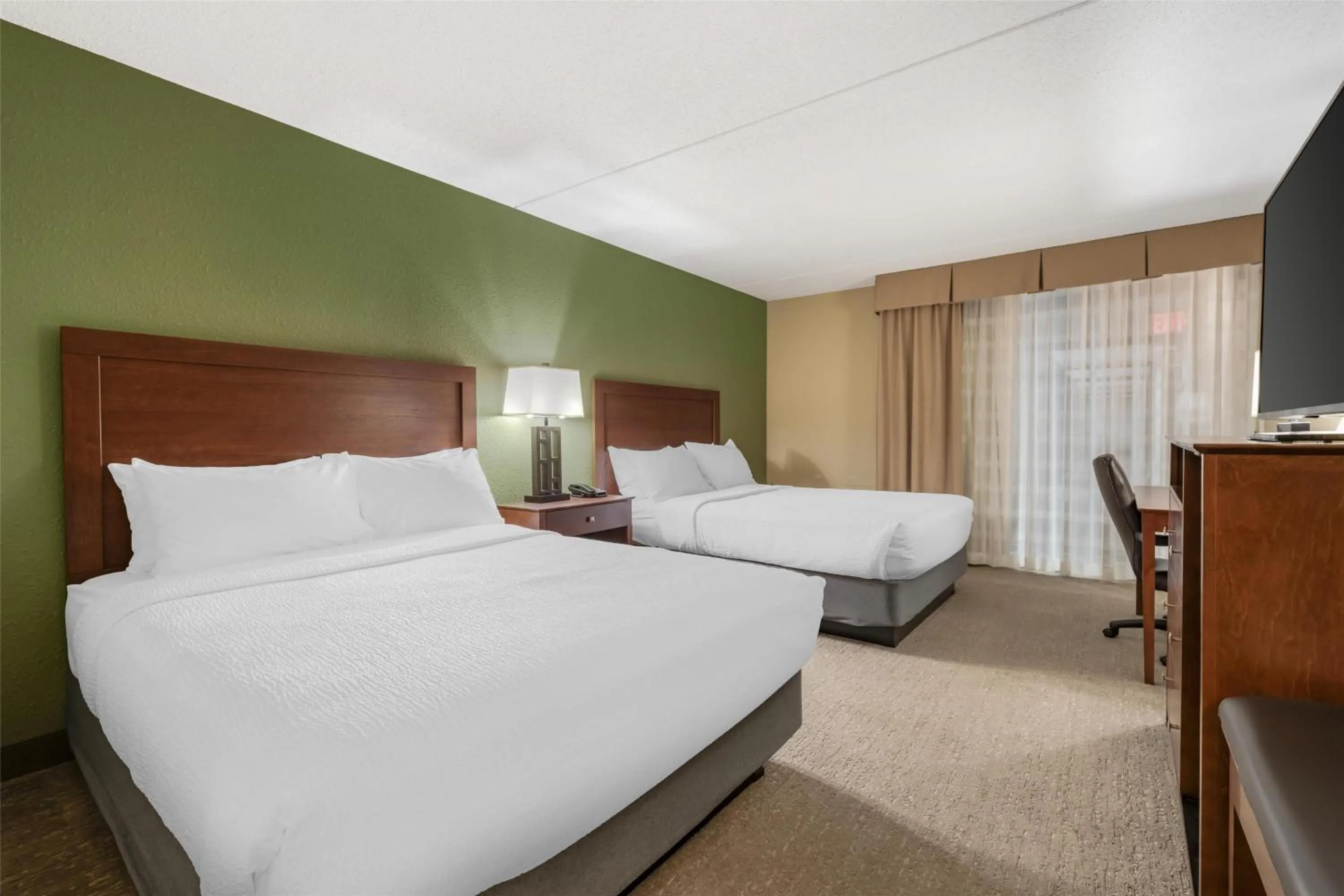 Queen Room with Two Queen Beds - Pool View in Best Western Fairmont