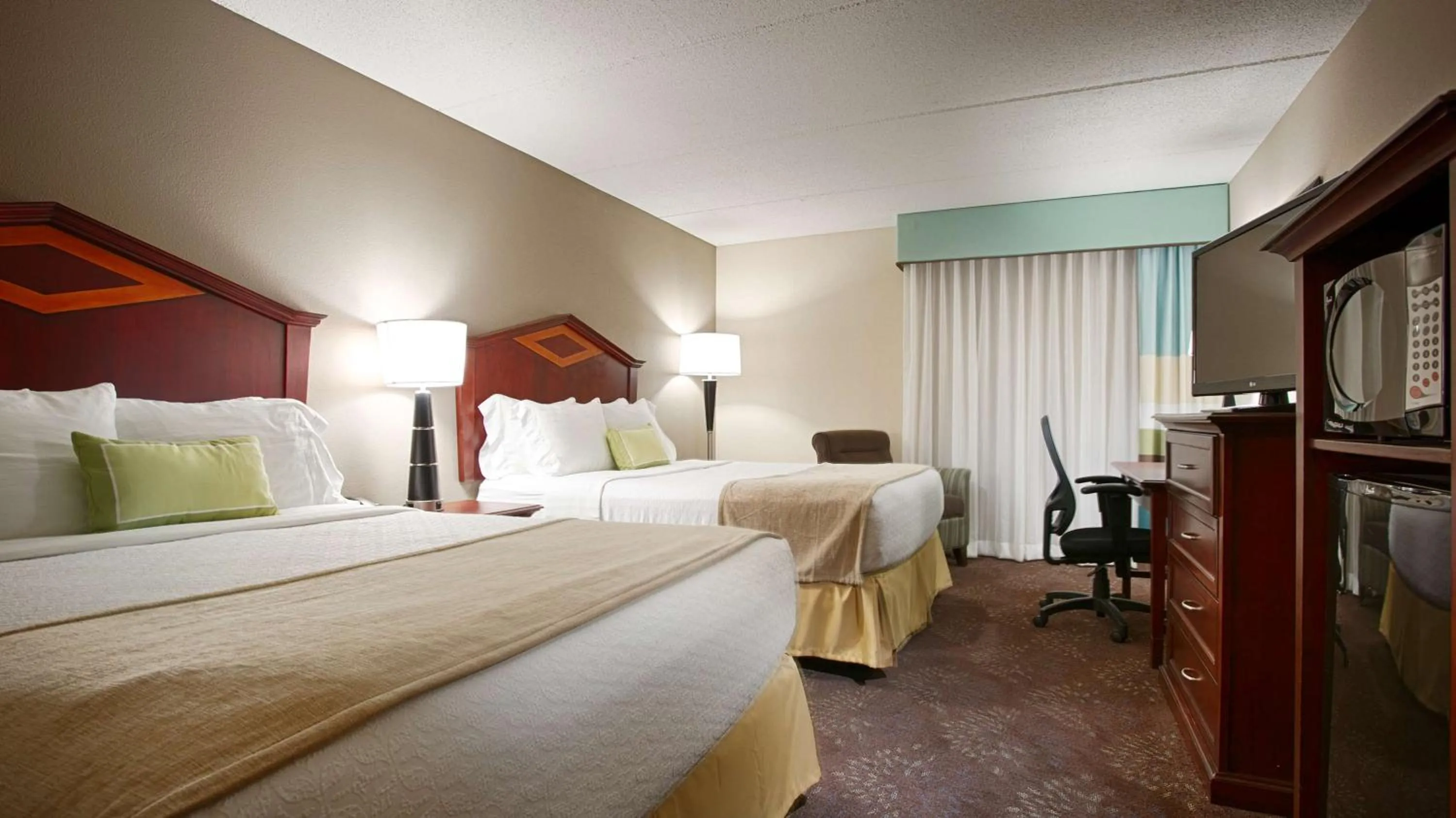 Queen Room with Two Queen Beds - Poolside in Best Western Plus Willmar