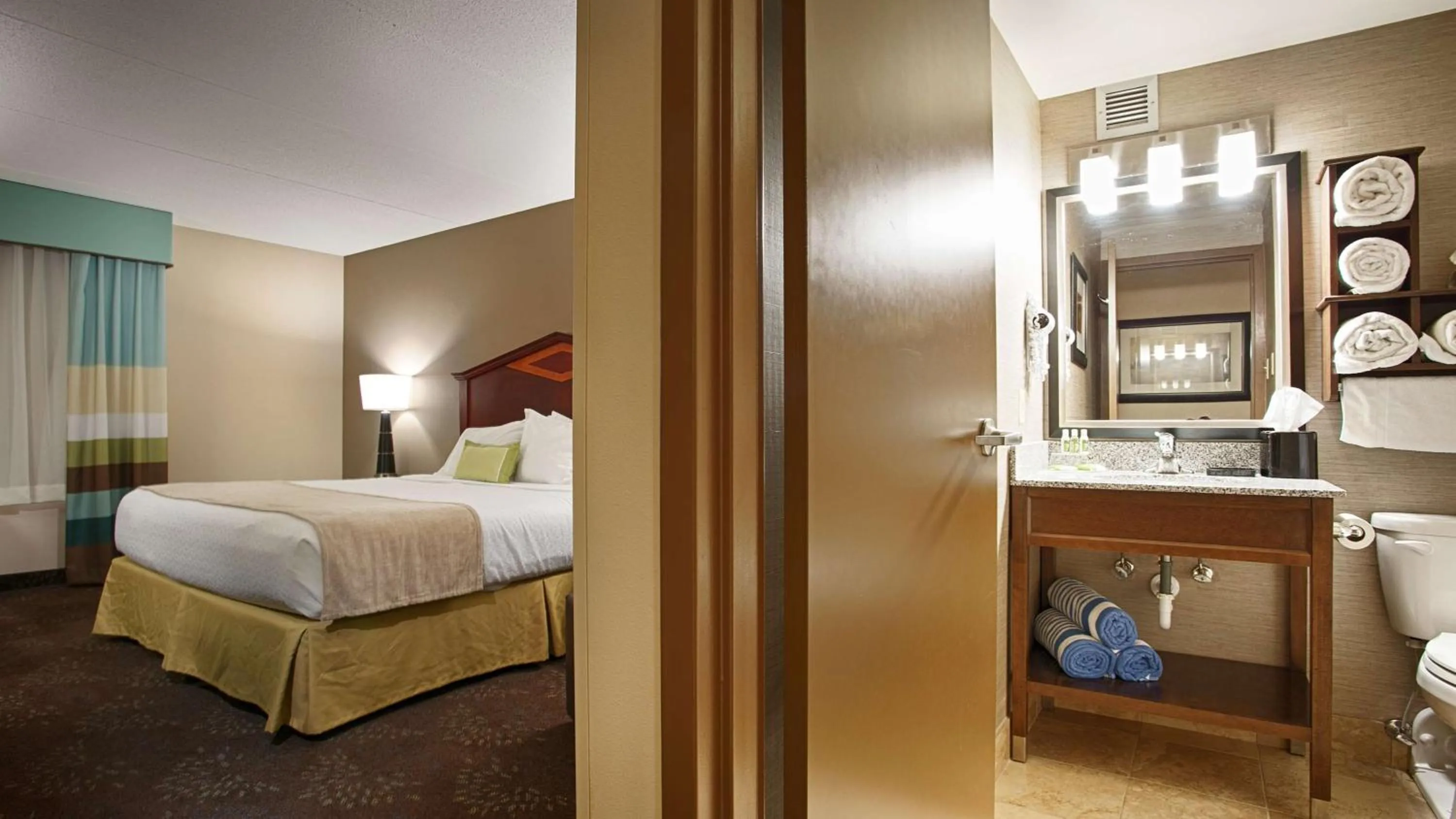King Room - Non-Smoking in Best Western Plus Willmar