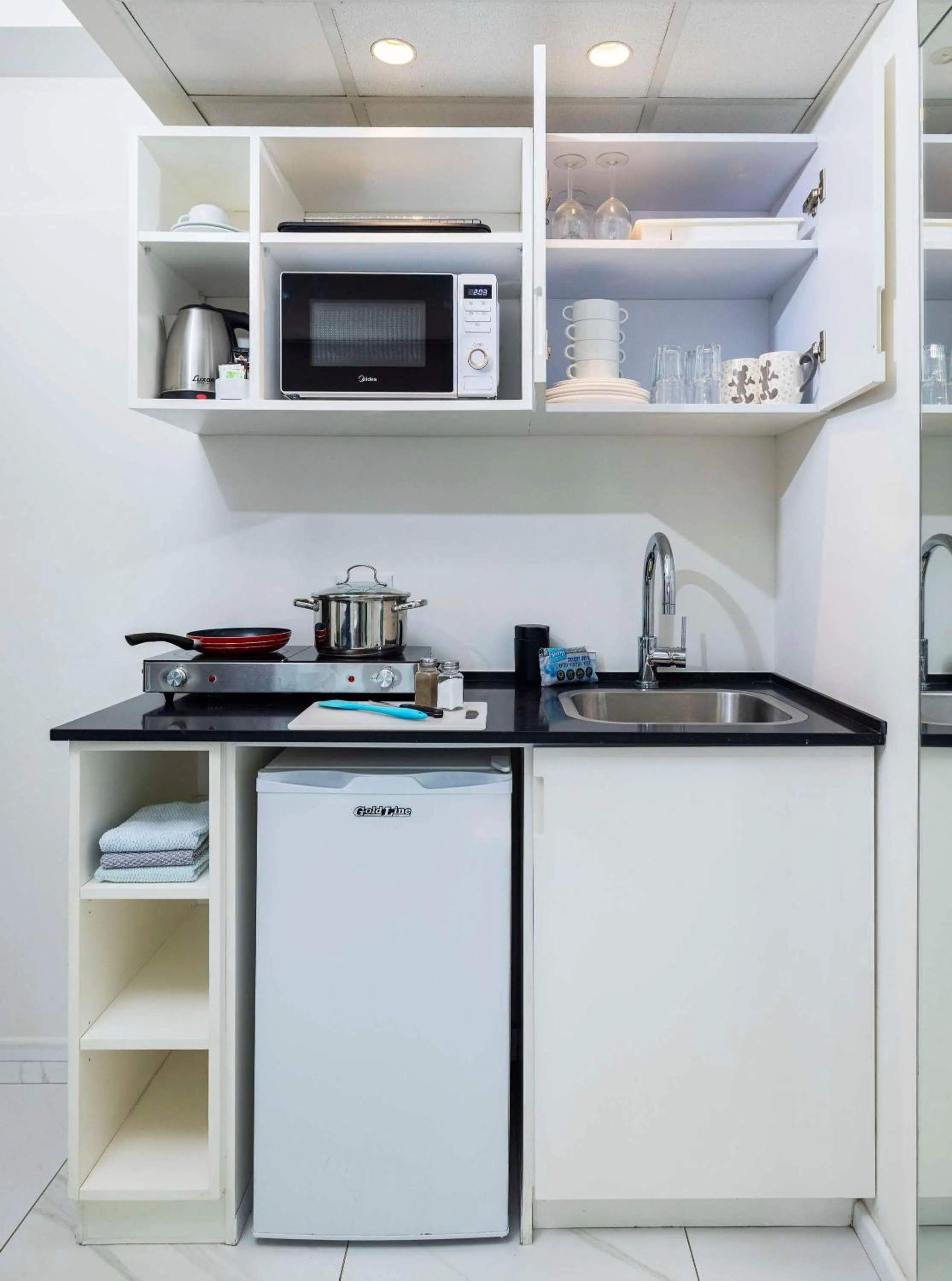 Classic Room with Kitchenette  - single occupancy in Best Western Regency Suites