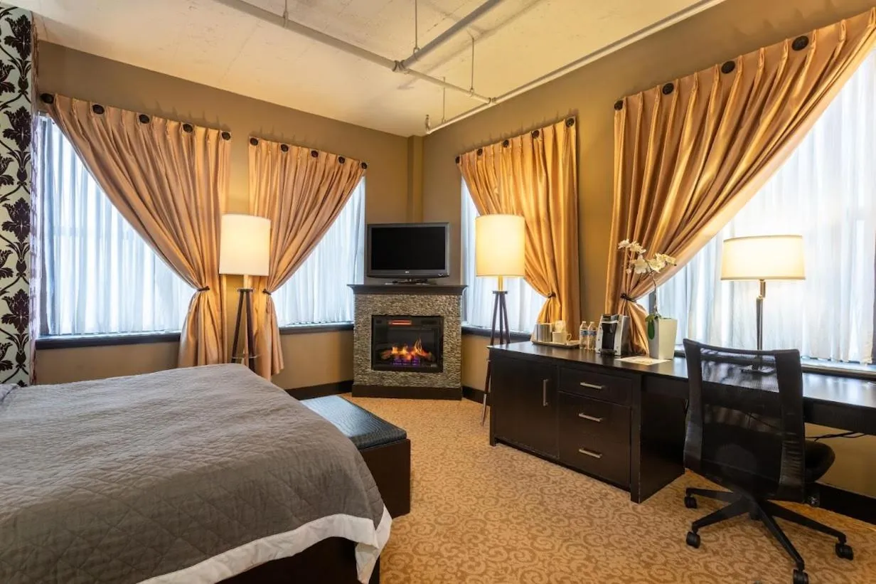 King Room with Fireplace - Accessible/Non-Smoking in The Giacomo, an Ascend Collection Hotel