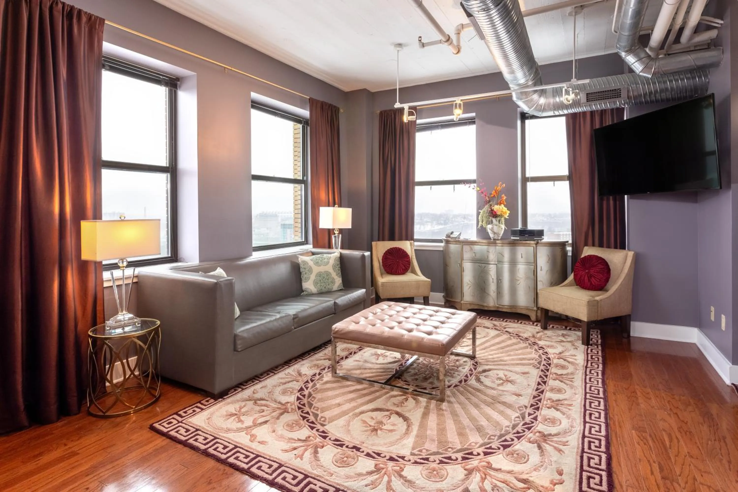 Efficiency King Suite with Whirlpool - Non Smoking in The Giacomo, an Ascend Collection Hotel