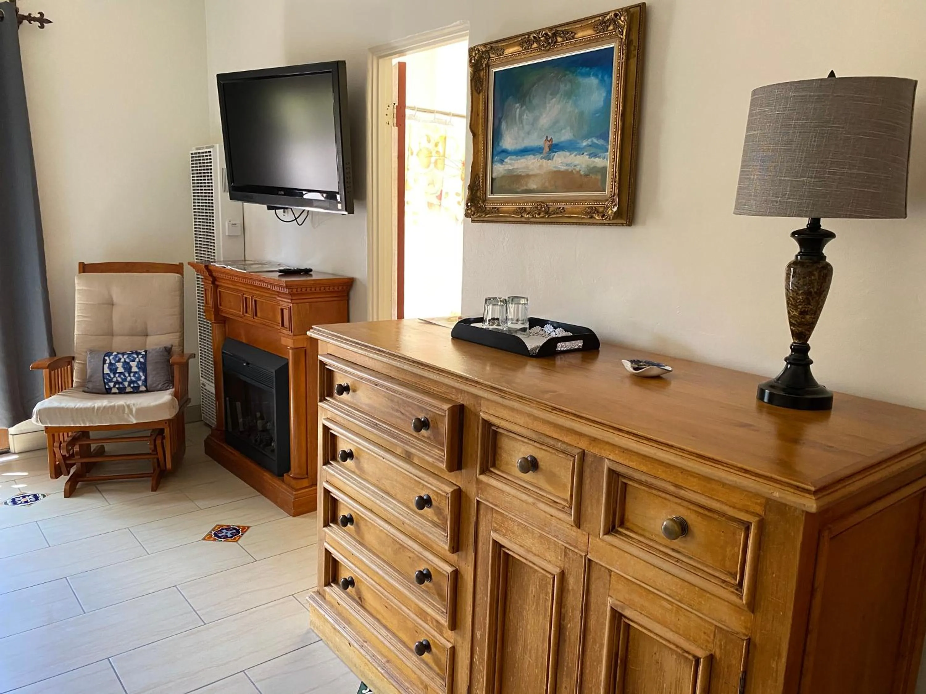 Queen Room with Balcony in Villa Rosa Inn