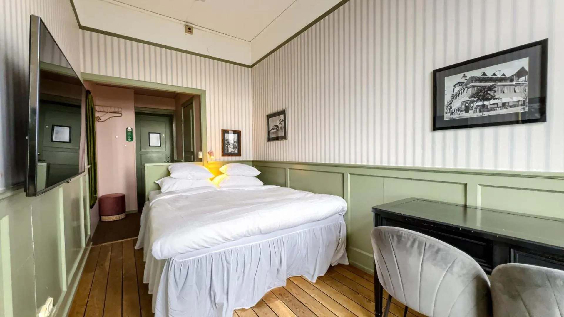 Double Room with Balcony and Sea View - single occupancy in Waxholms Hotell