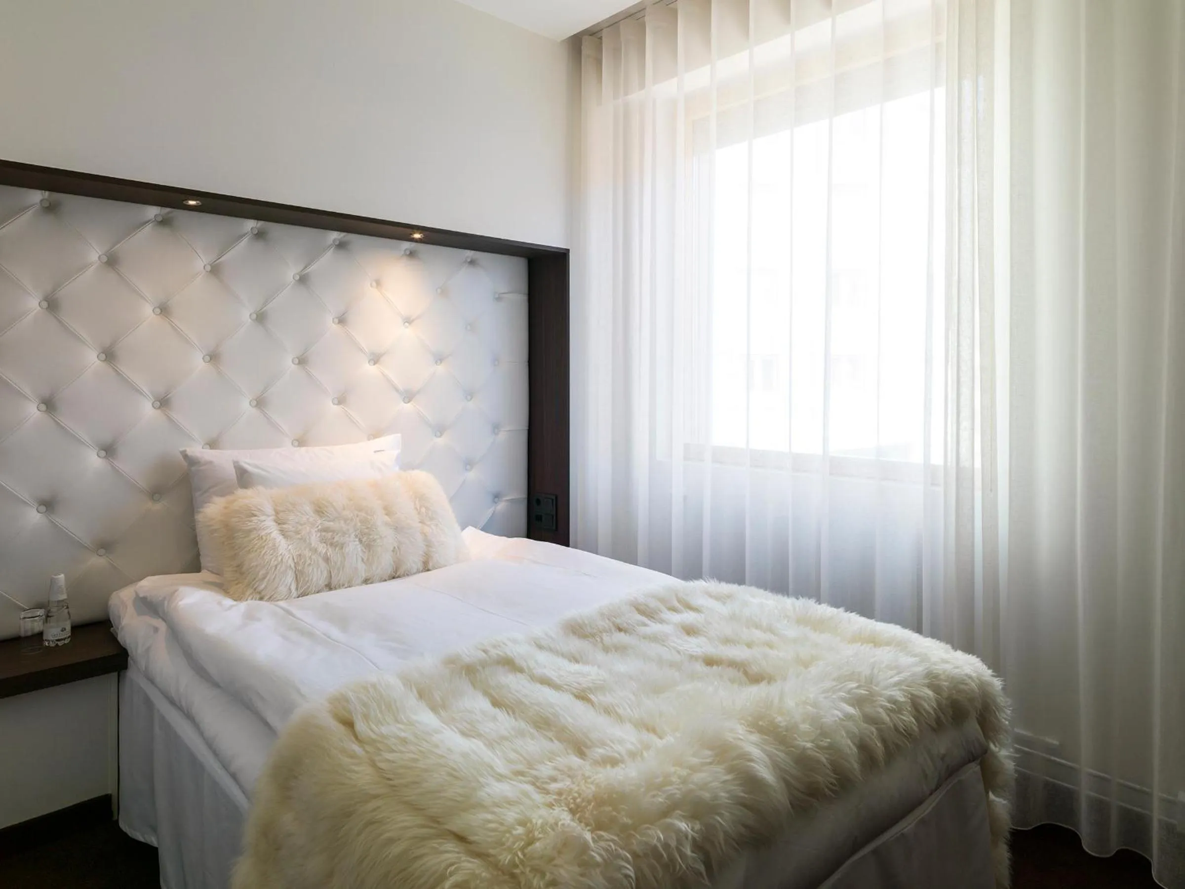 Premium Single Room in Hotel Riverton