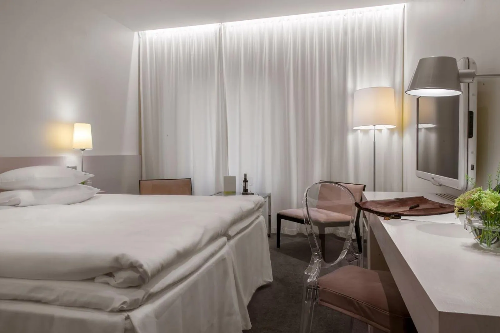 Superior Twin in Hotel Riverton