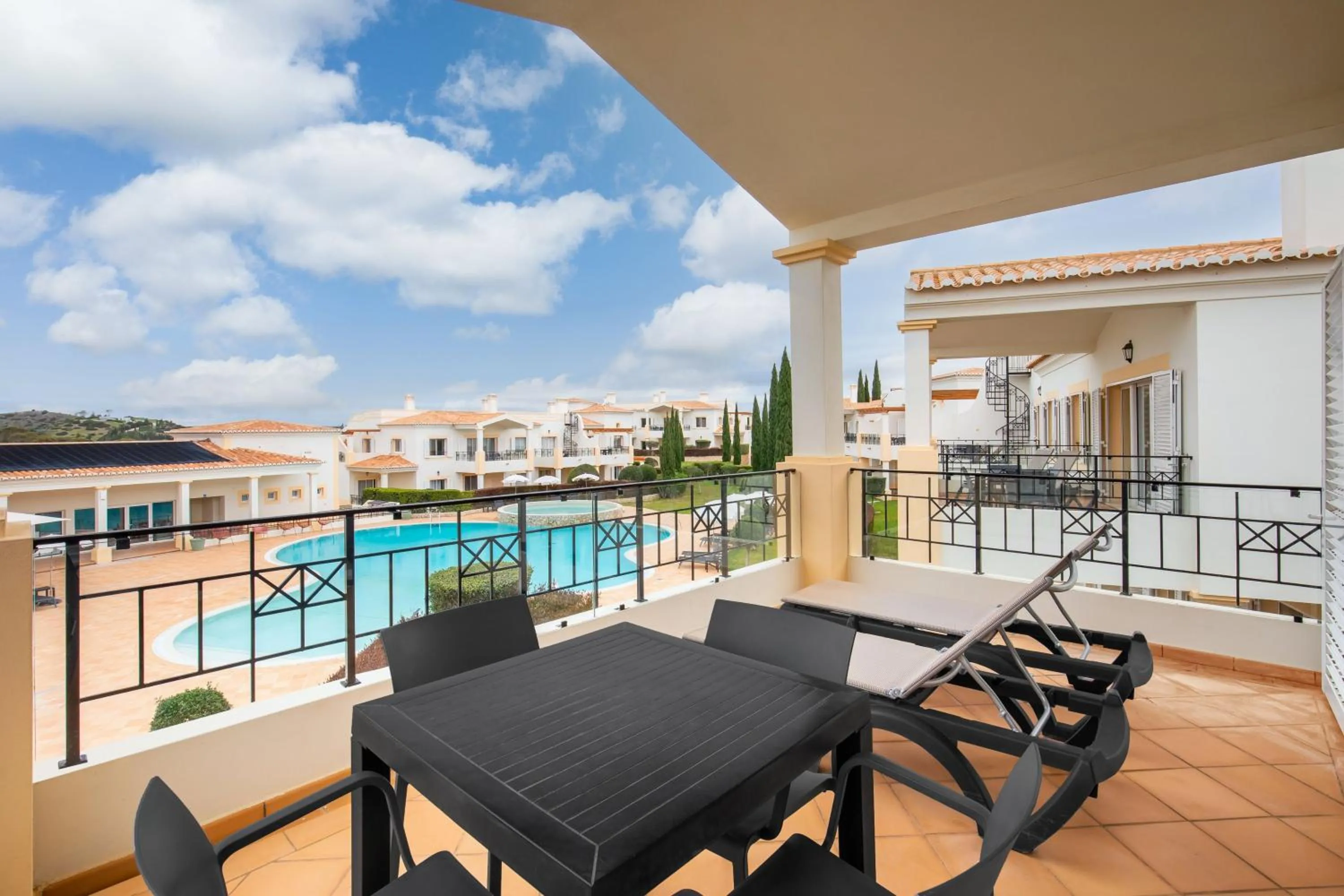 Three-Bedroom Townhouse with Pool View in NAU Salema Beach Village