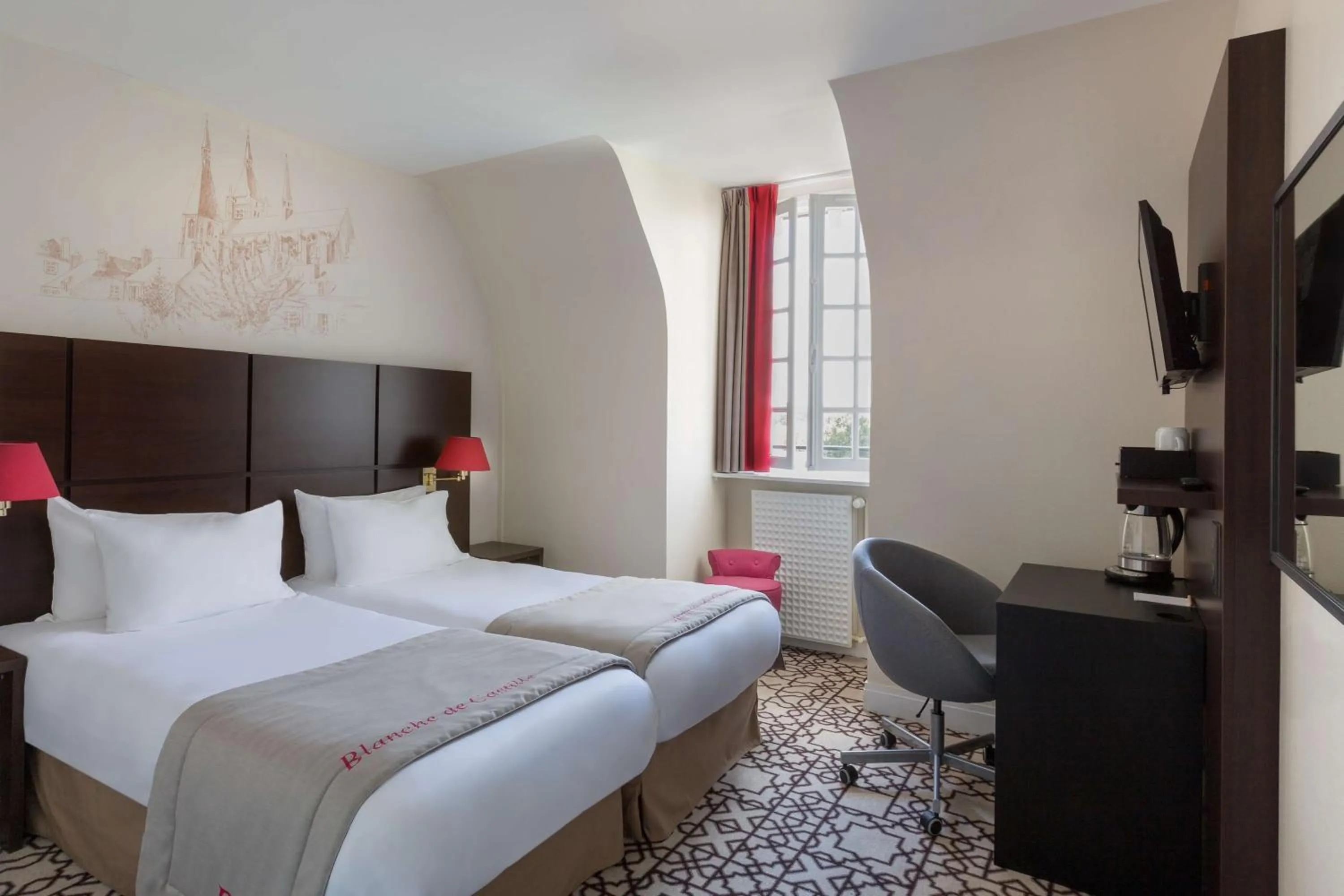 Classic Twin Room in Best Western Blanche de Castille Dourdan