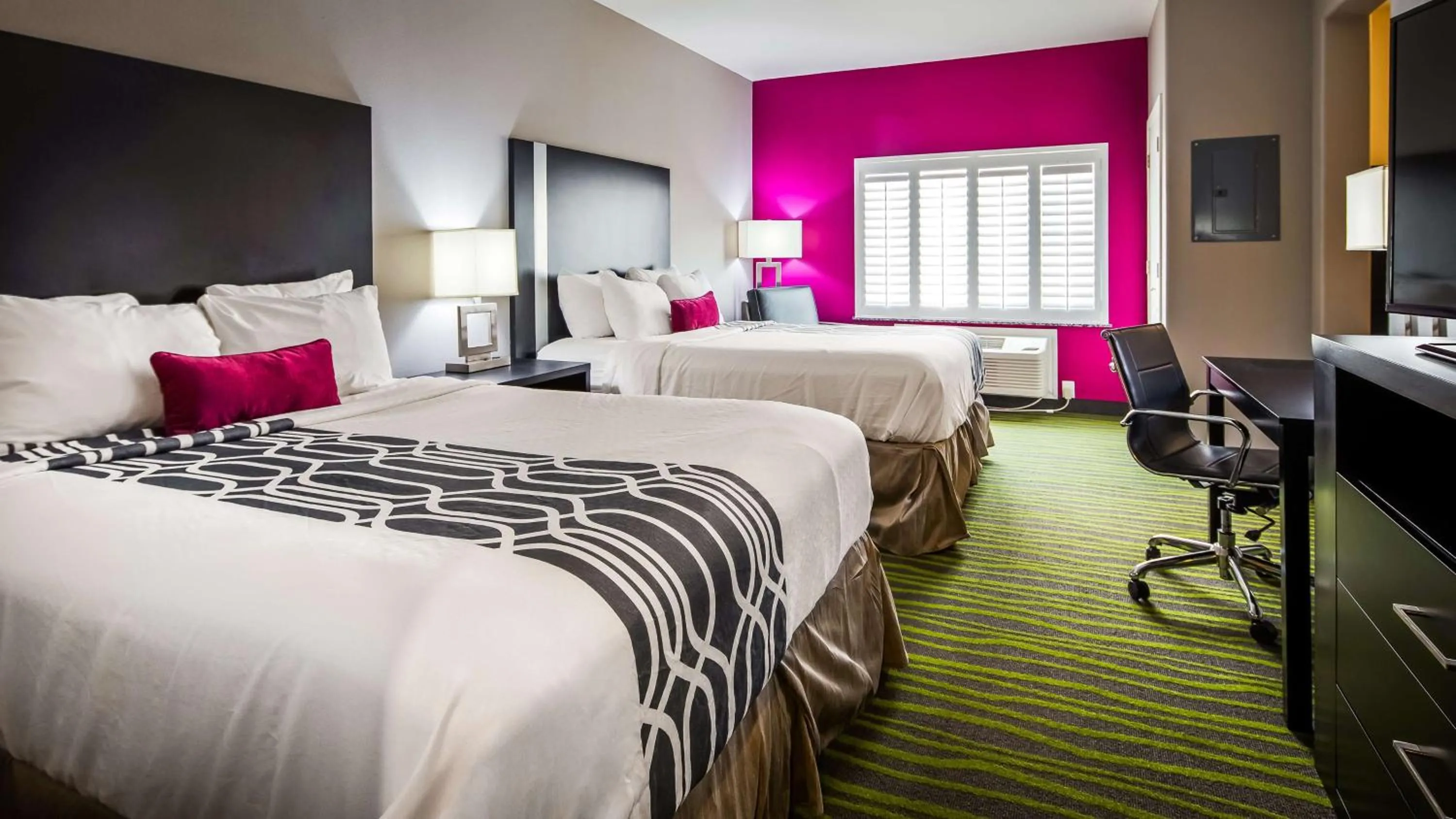 Queen Room with Two Queen Beds - Non-Smoking in Best Western Plus Dilley Inn & Suites