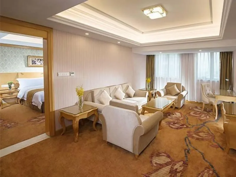 Vienna Hotel Longchuan