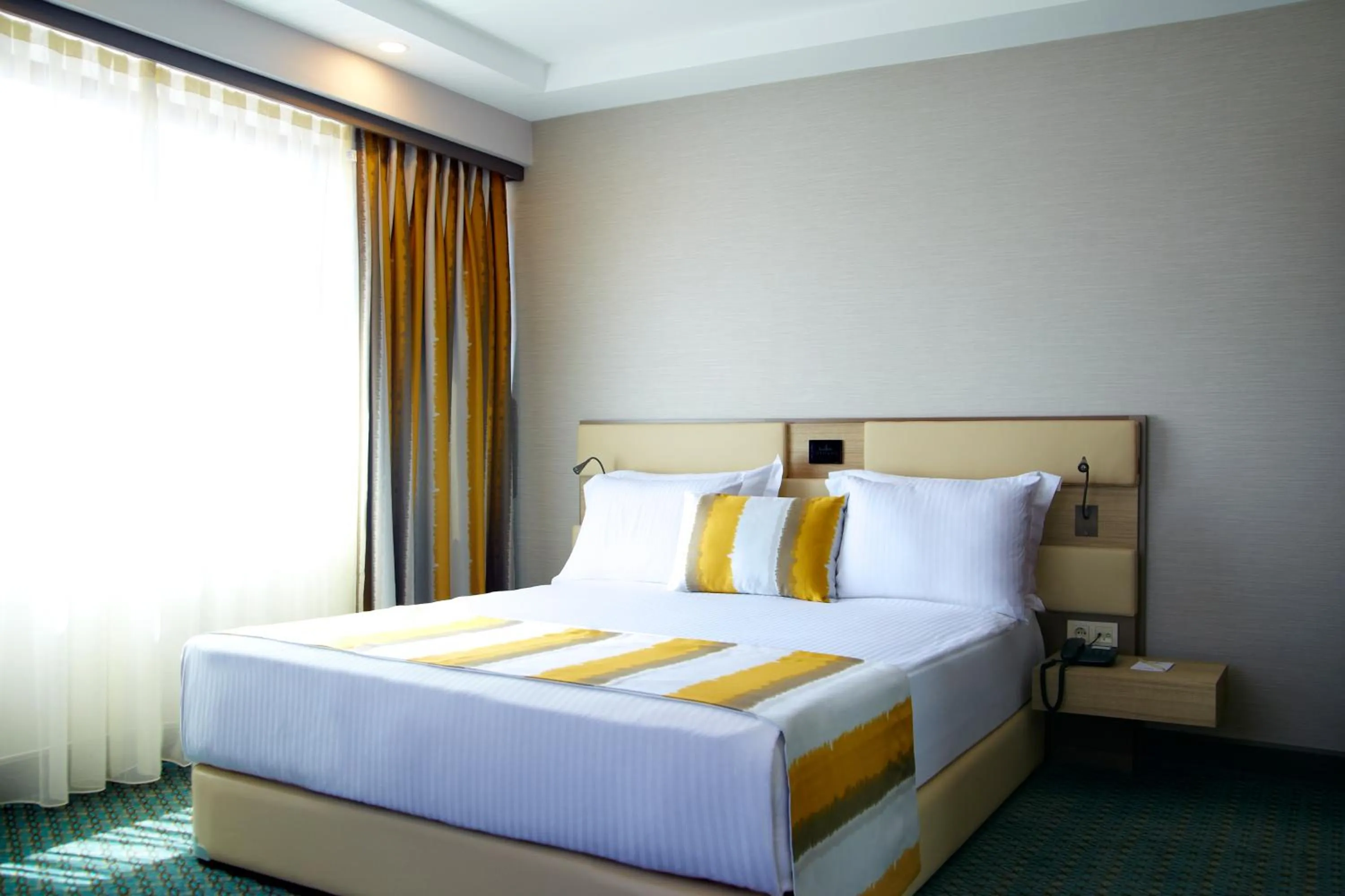 Deluxe Queen Suite in Tophane Suites