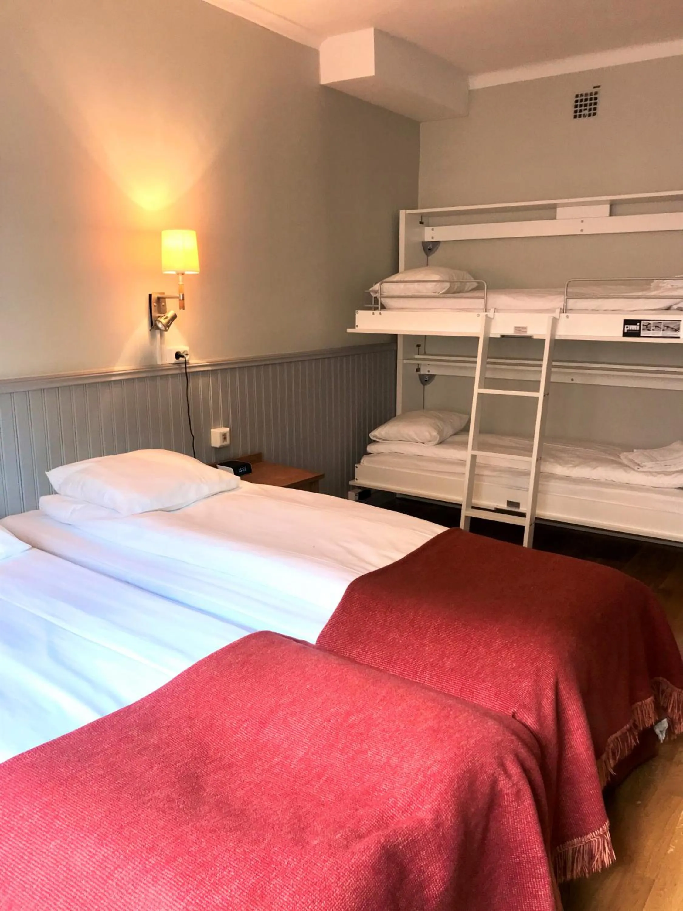 Family Room with Bathroom in Akademihotellet