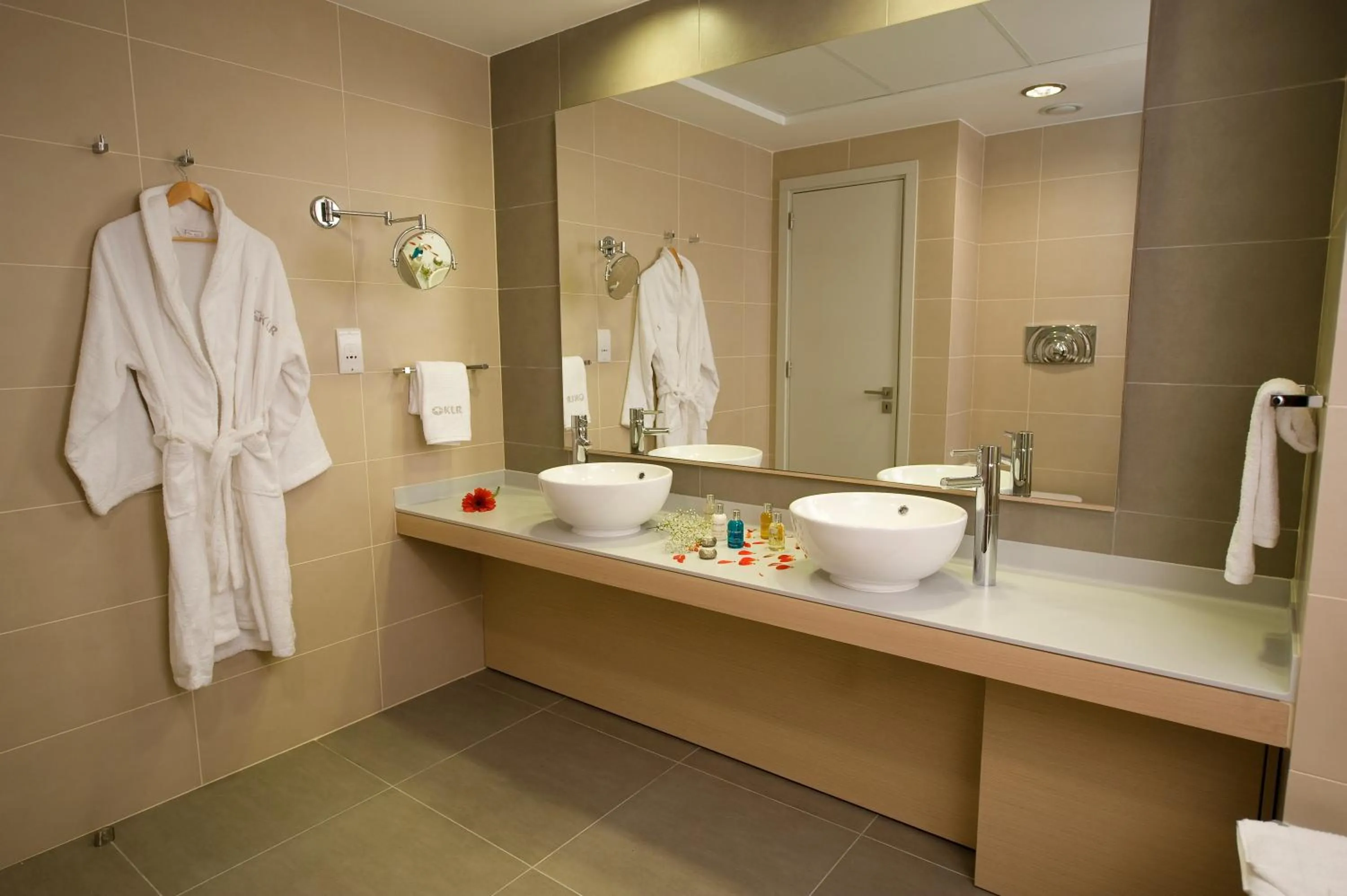 Comfort Suite with Airport Transfer  in Capital Coast Resort And Spa