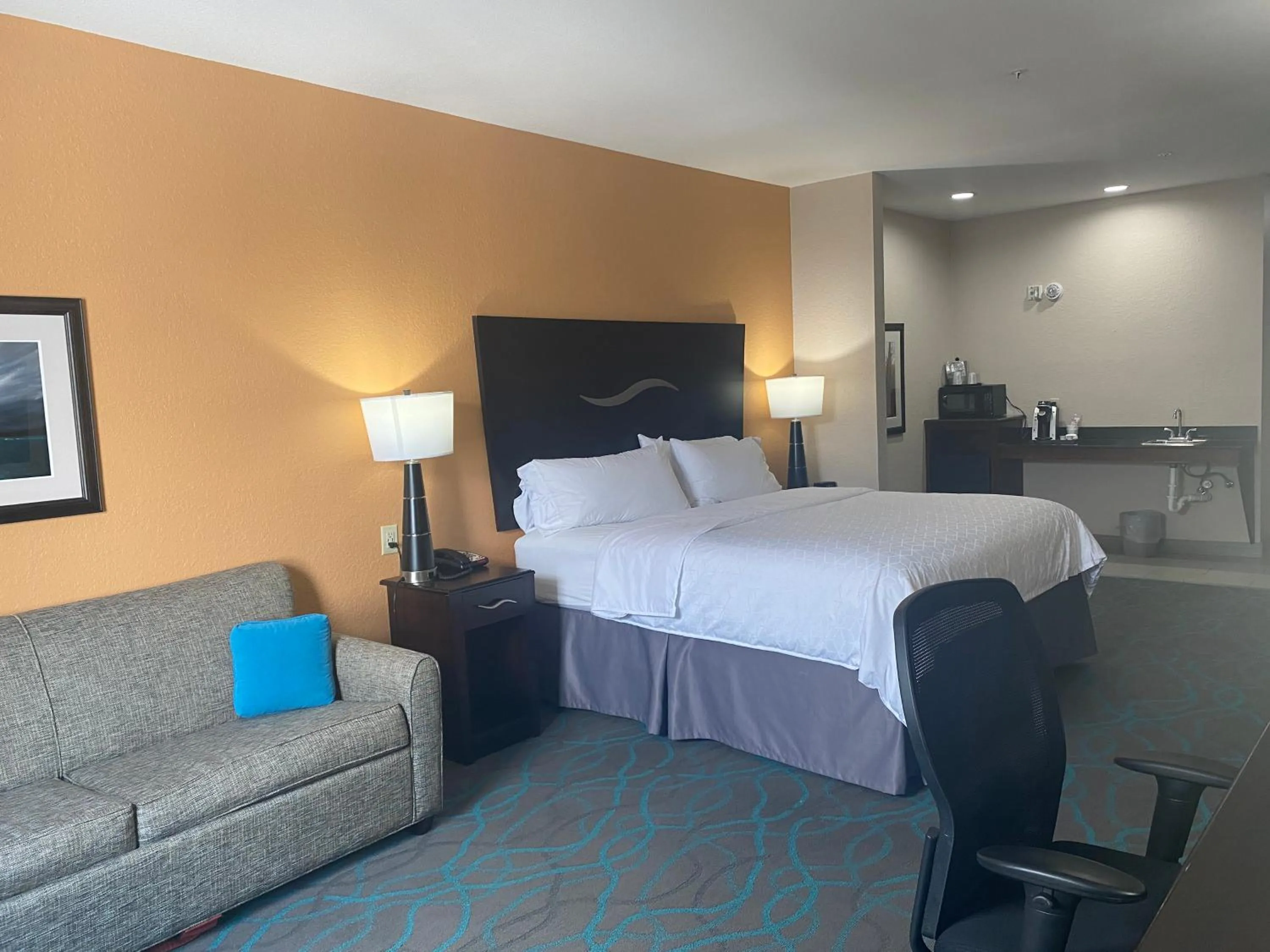 Suite with Two Queen Beds and Mobility Accessible Tub - Non-Smoking in Holiday Inn Express Hotel and Suites Fort Stockton by IHG