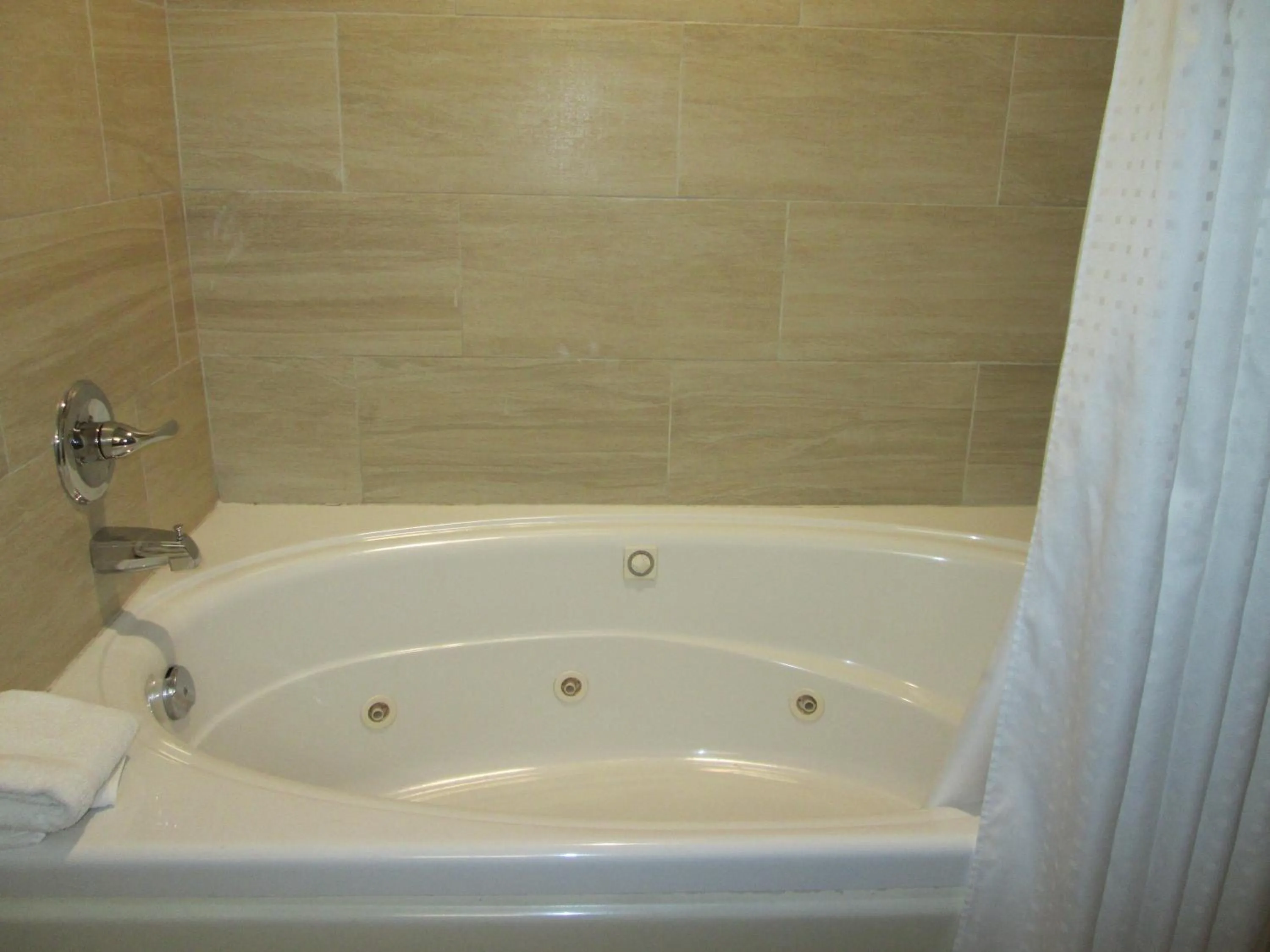 King Room with Jetted Tub in Holiday Inn Express Cloverdale - Greencastle by IHG