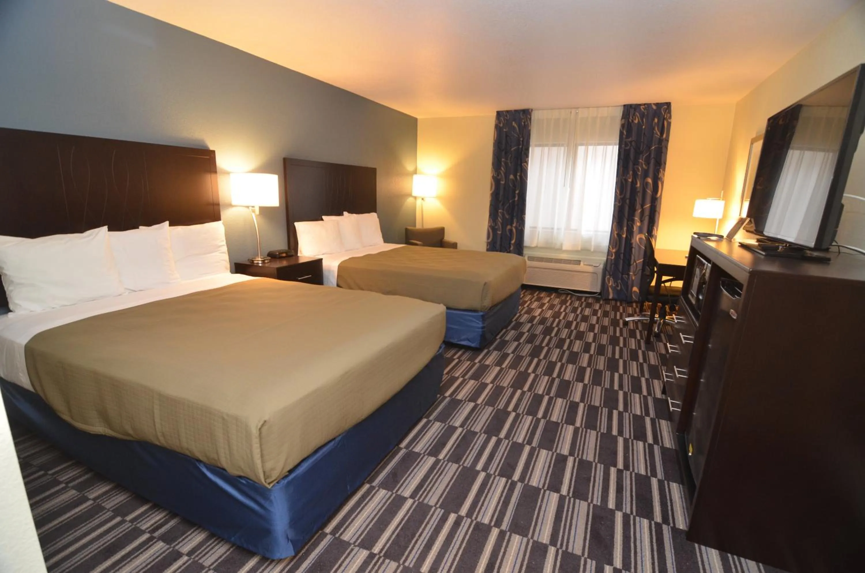 Superior Queen Room - Mobility Access/Non-Smoking in AmericInn by Wyndham Mount Pleasant