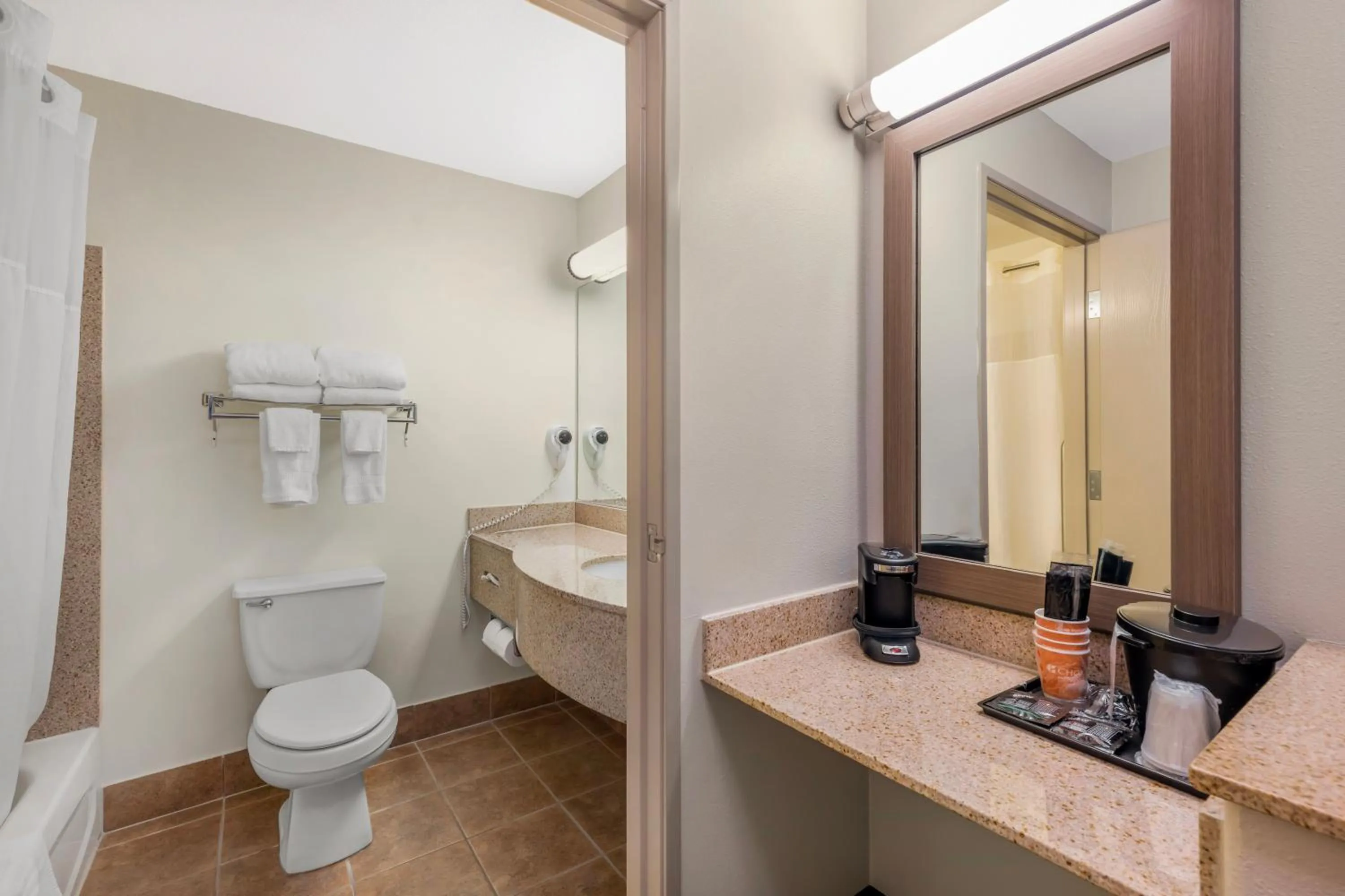 King Suite - Non-Smoking in Clarion Pointe Sioux Falls Airport