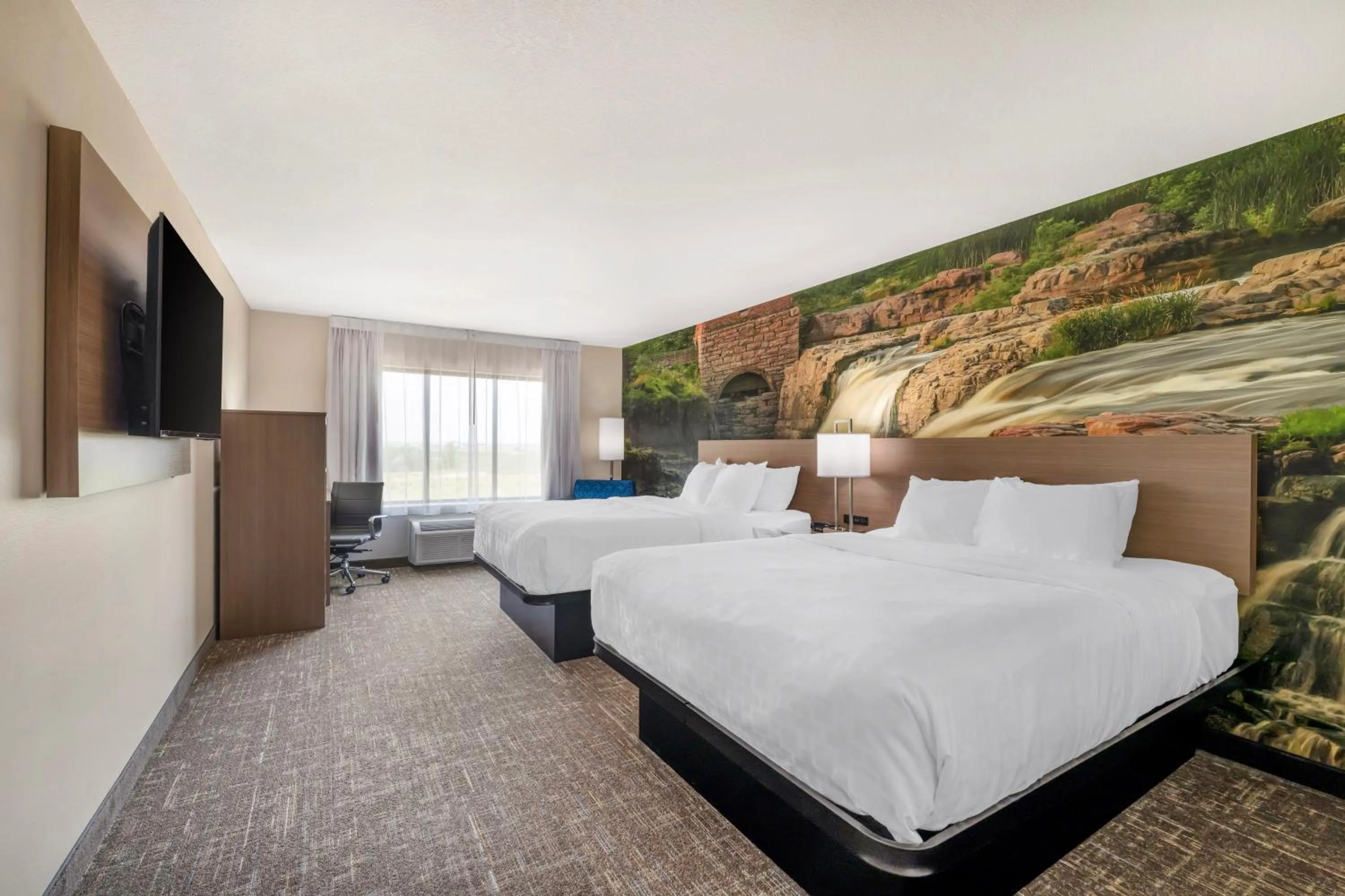 Queen Room with Two Queen Beds and Accessible Tub - Accessible/Non-Smoking in Clarion Pointe Sioux Falls Airport