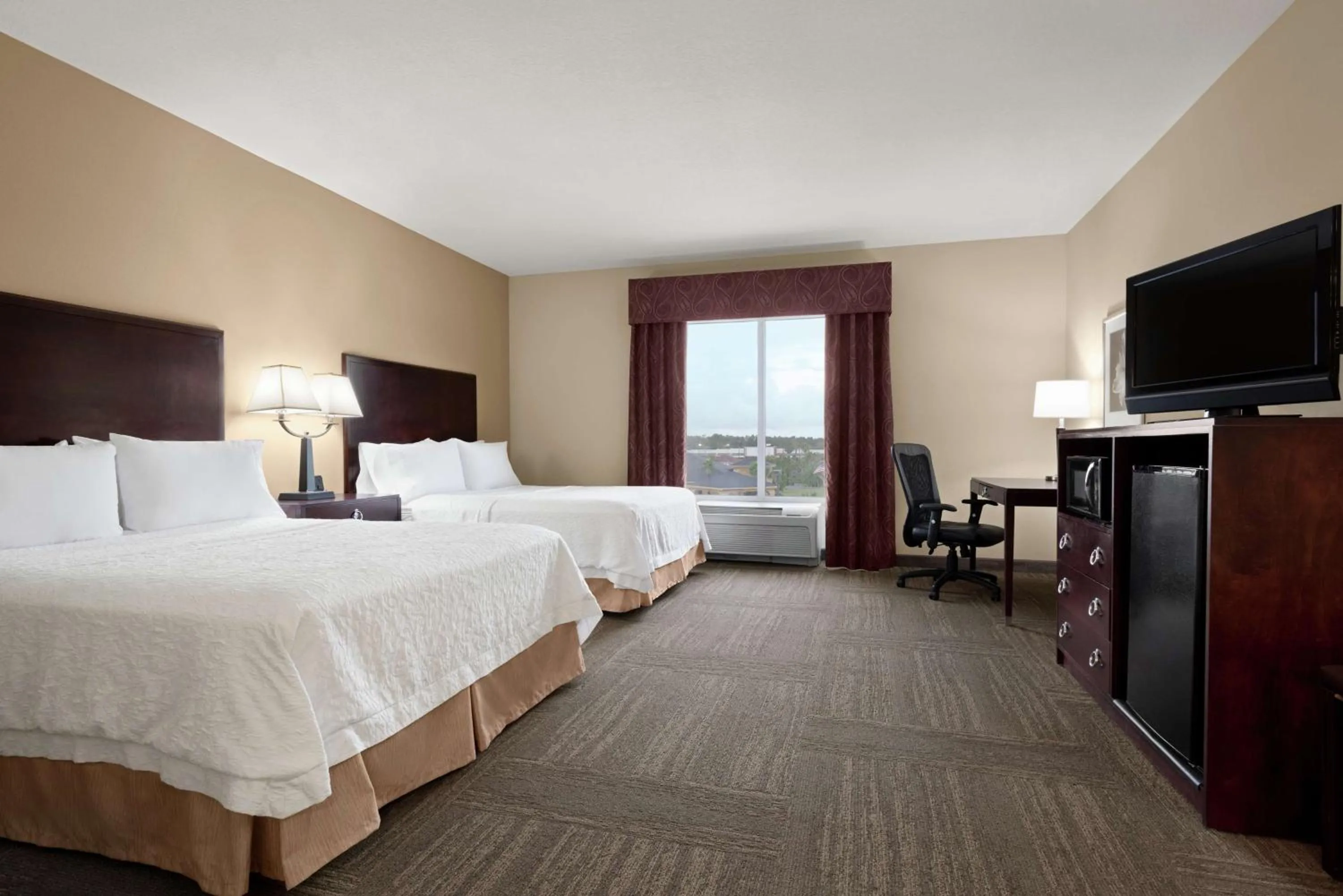 Double Room with Two Queen Beds and Bath Tub - Mobility Access in Hampton Inn & Suites Brunswick