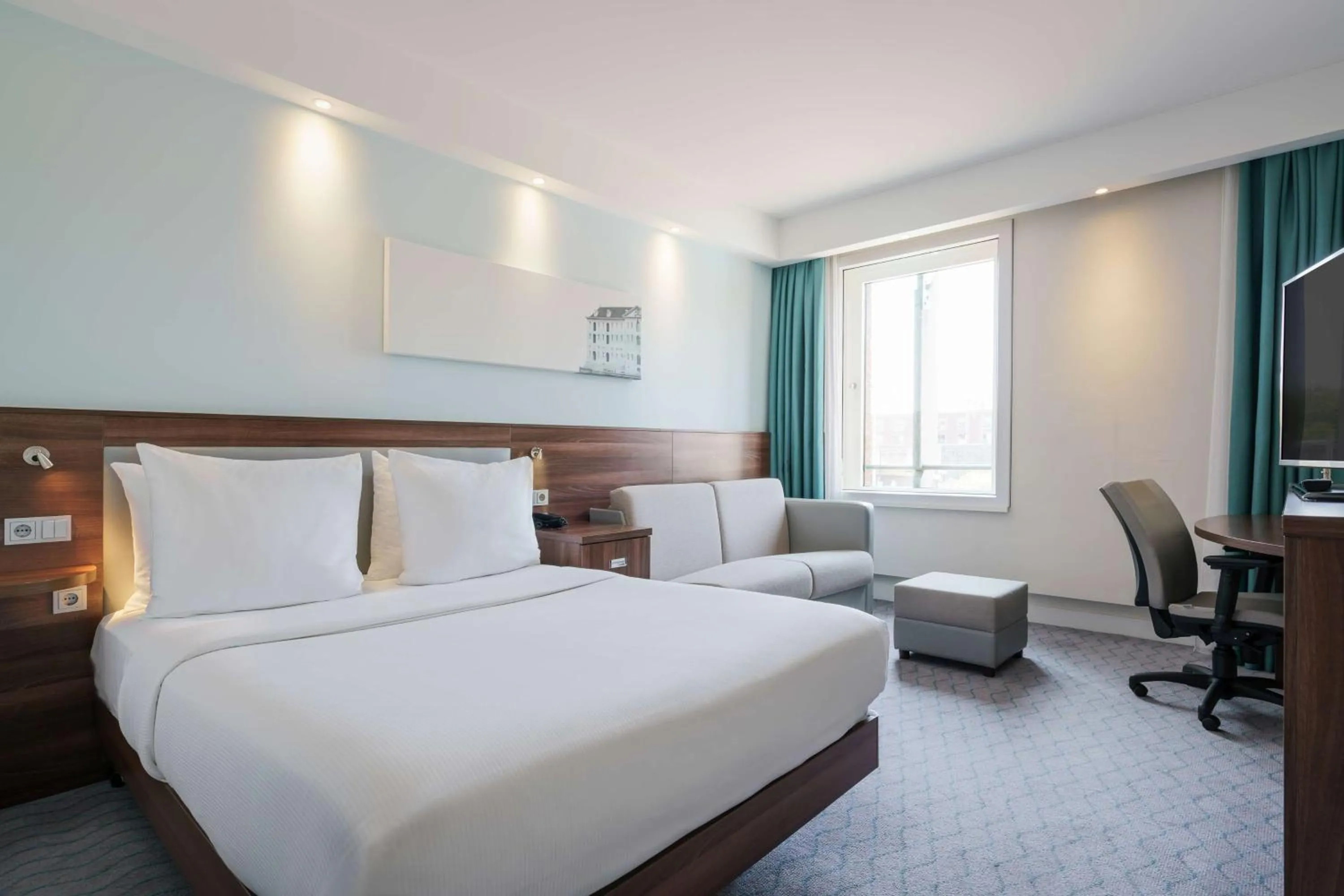 Queen Room with Sofa Bed in Hampton by Hilton Amsterdam Centre East