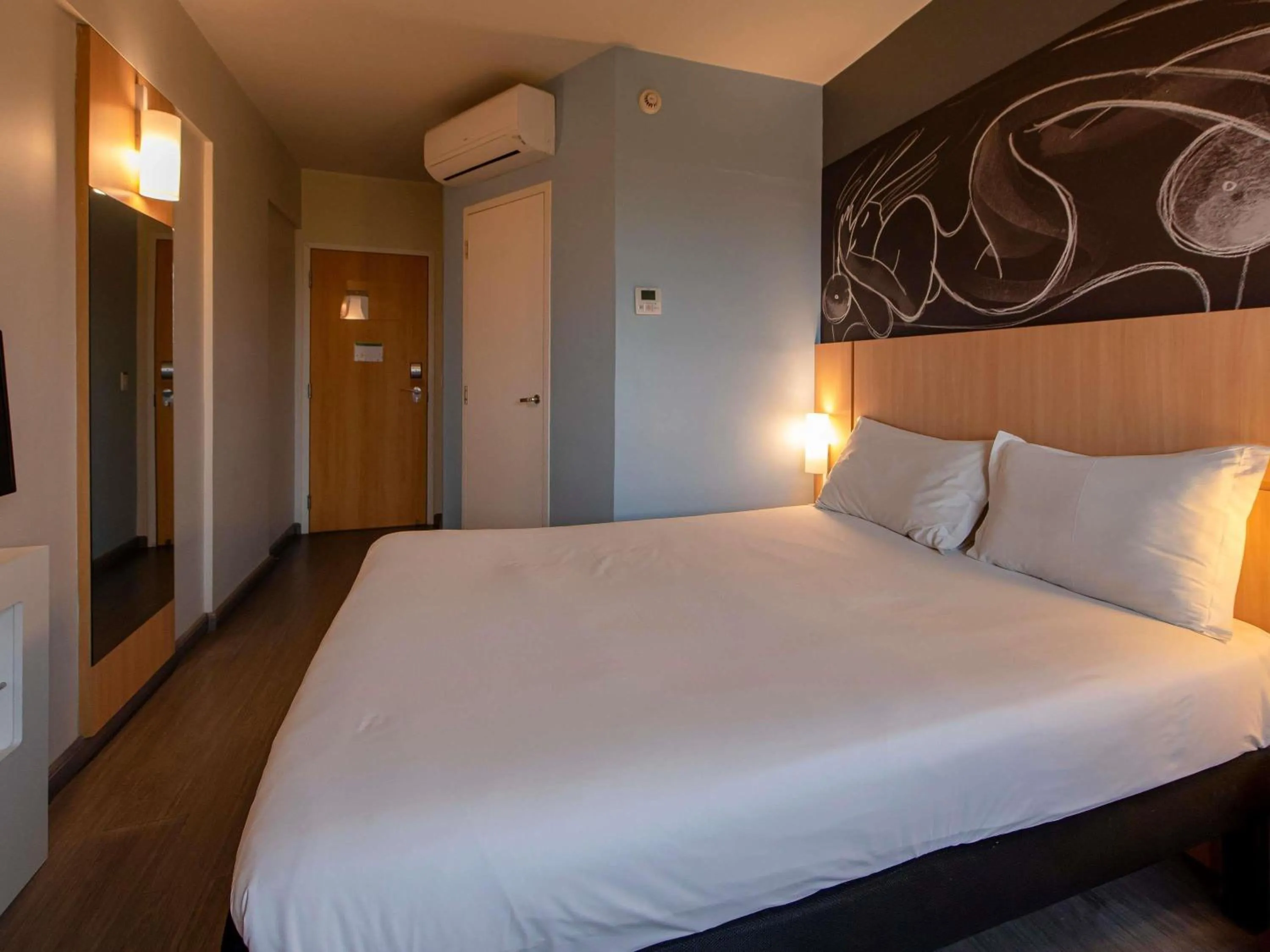 Standard Apartment with Double Bed - single occupancy in Ibis Guaratingueta Aparecida - Circuito da Fé