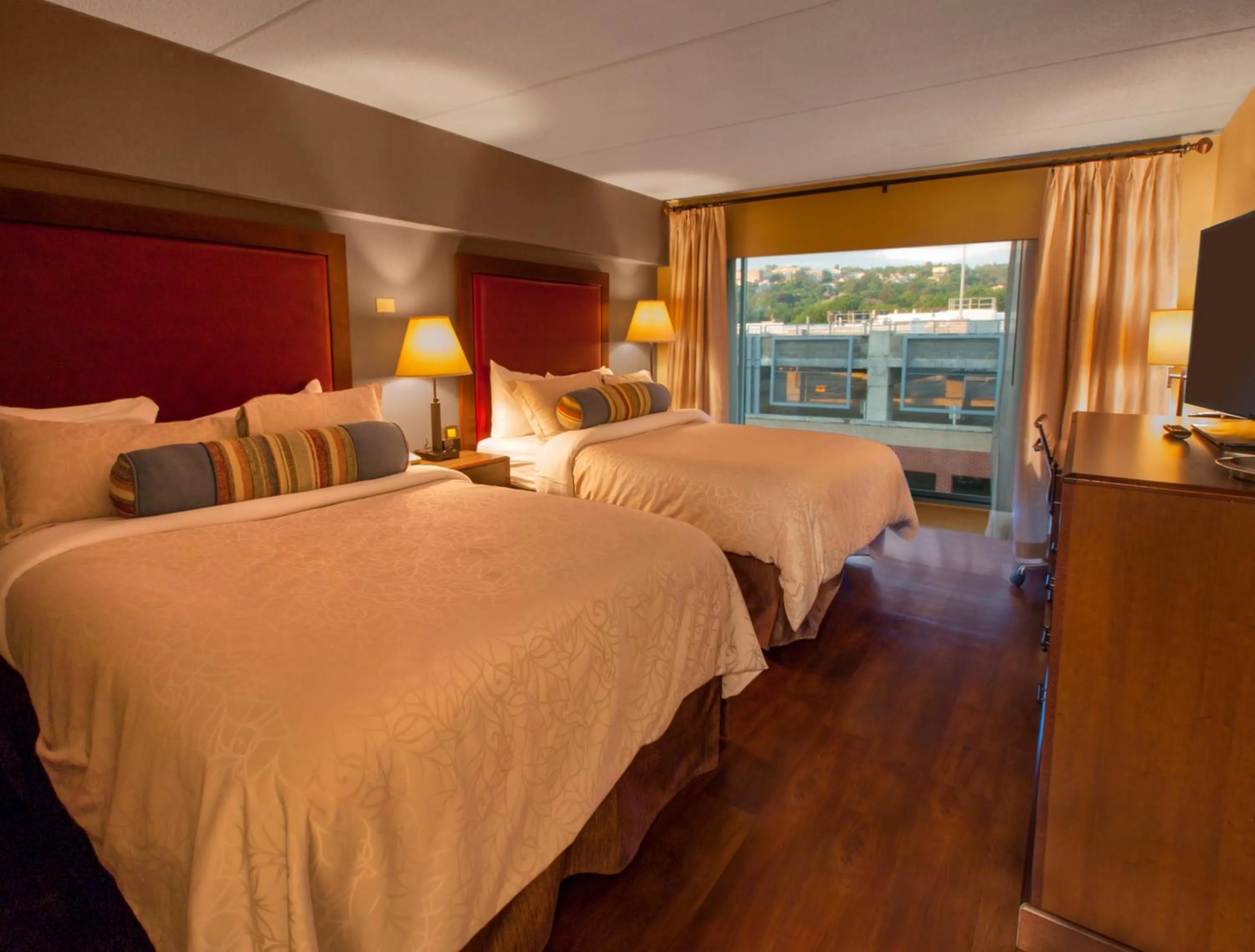 Queen Room with Two Queen Beds - Disability Access in Hotel Ithaca