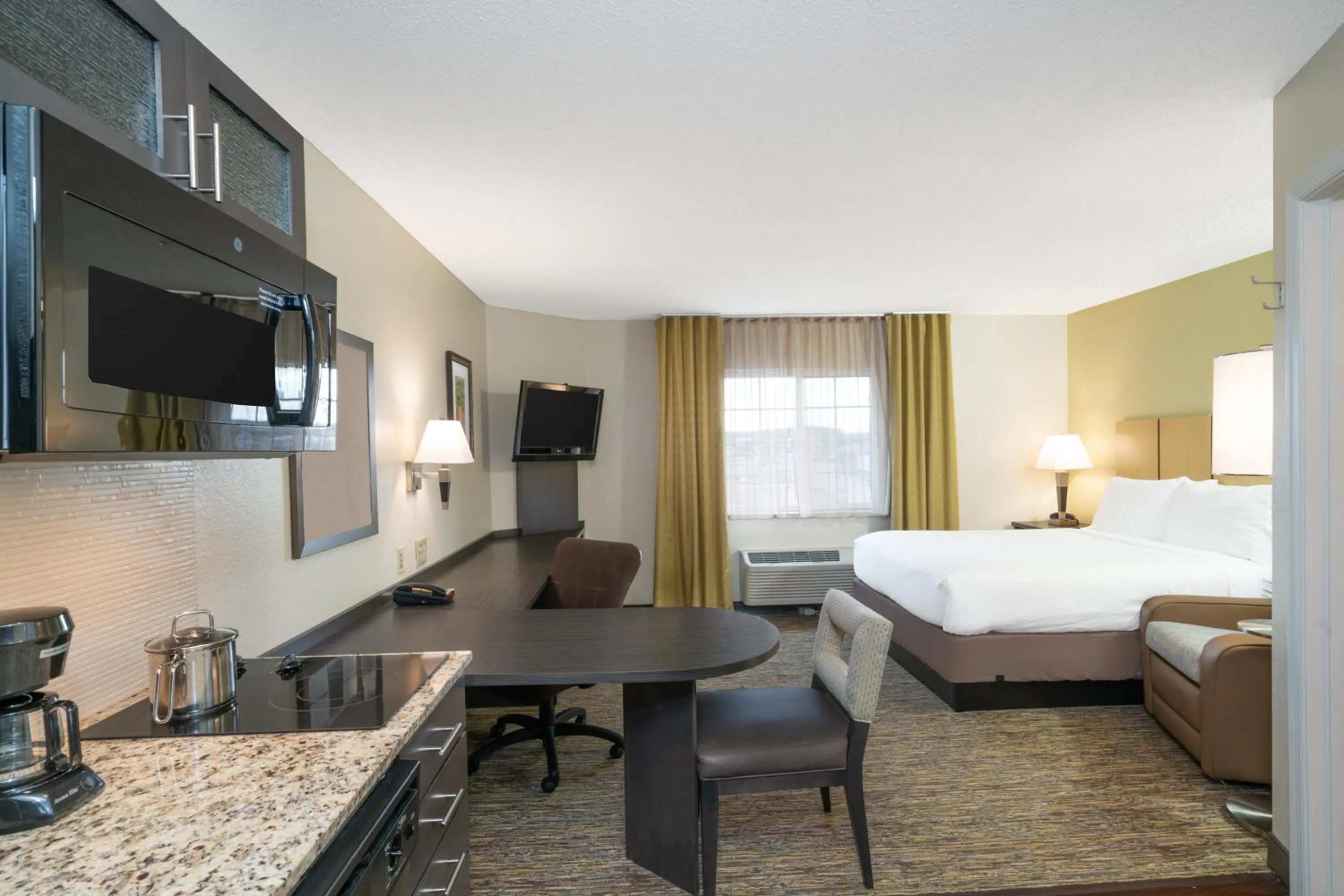 One-Bedroom Queen Room with Mobility Accessible Tub - Non-Smoking in Candlewood Suites Hopewell - Fort Lee by IHG