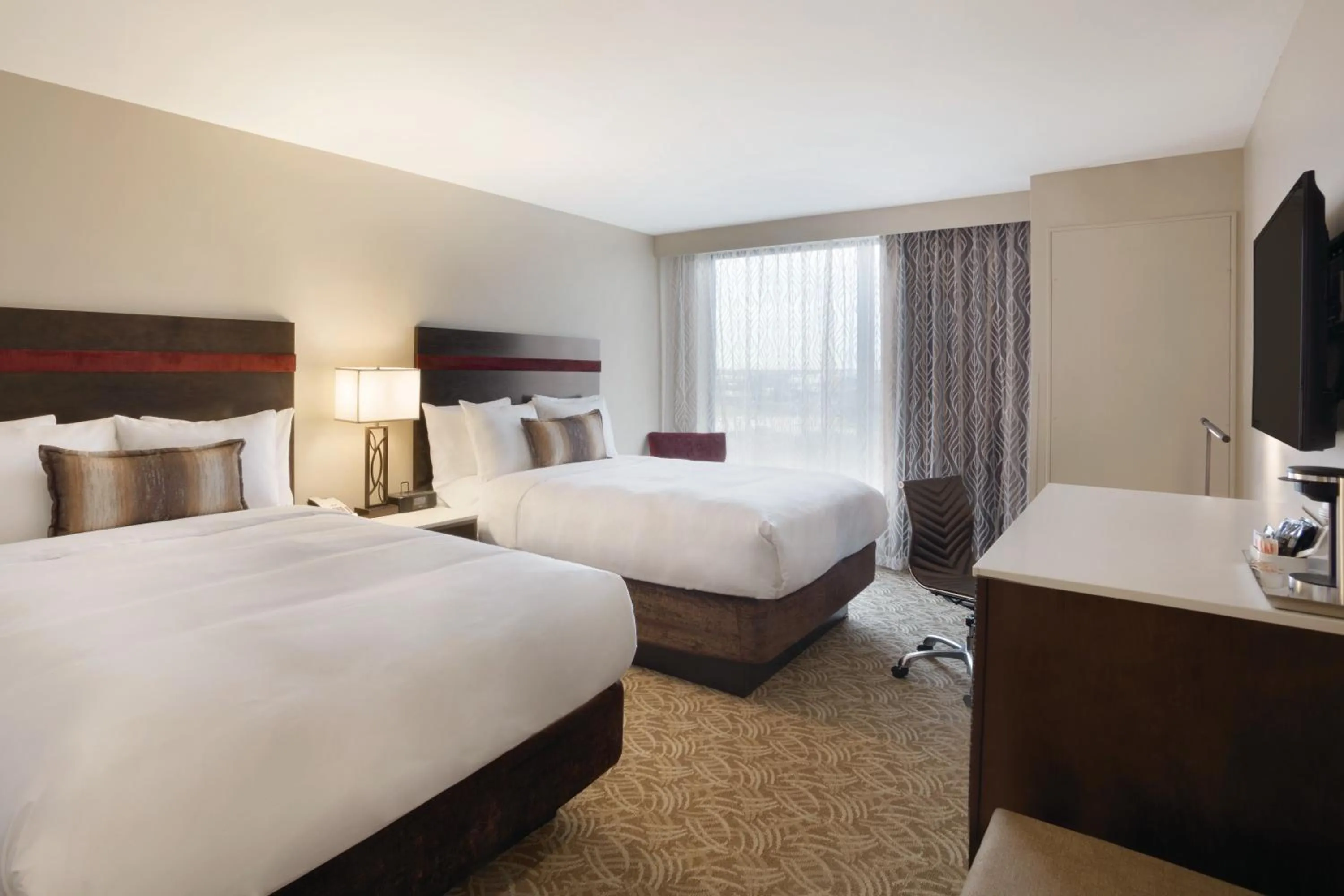 Premium Queen Room with Two Queen Beds in Holiday Inn Chicago Schaumburg by IHG