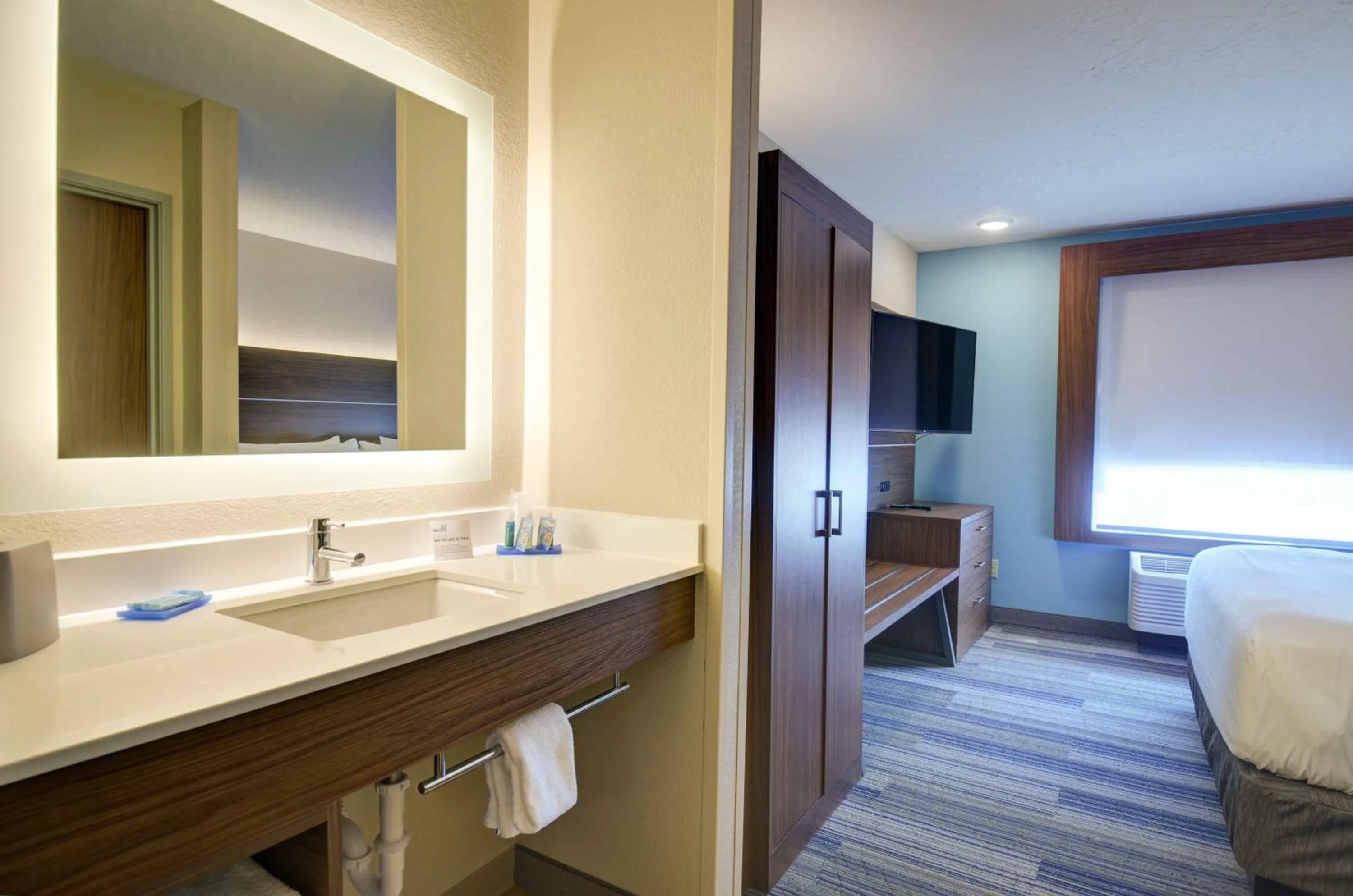 King Suite with Sofa Bed in Holiday Inn Express & Suites North Platte by IHG