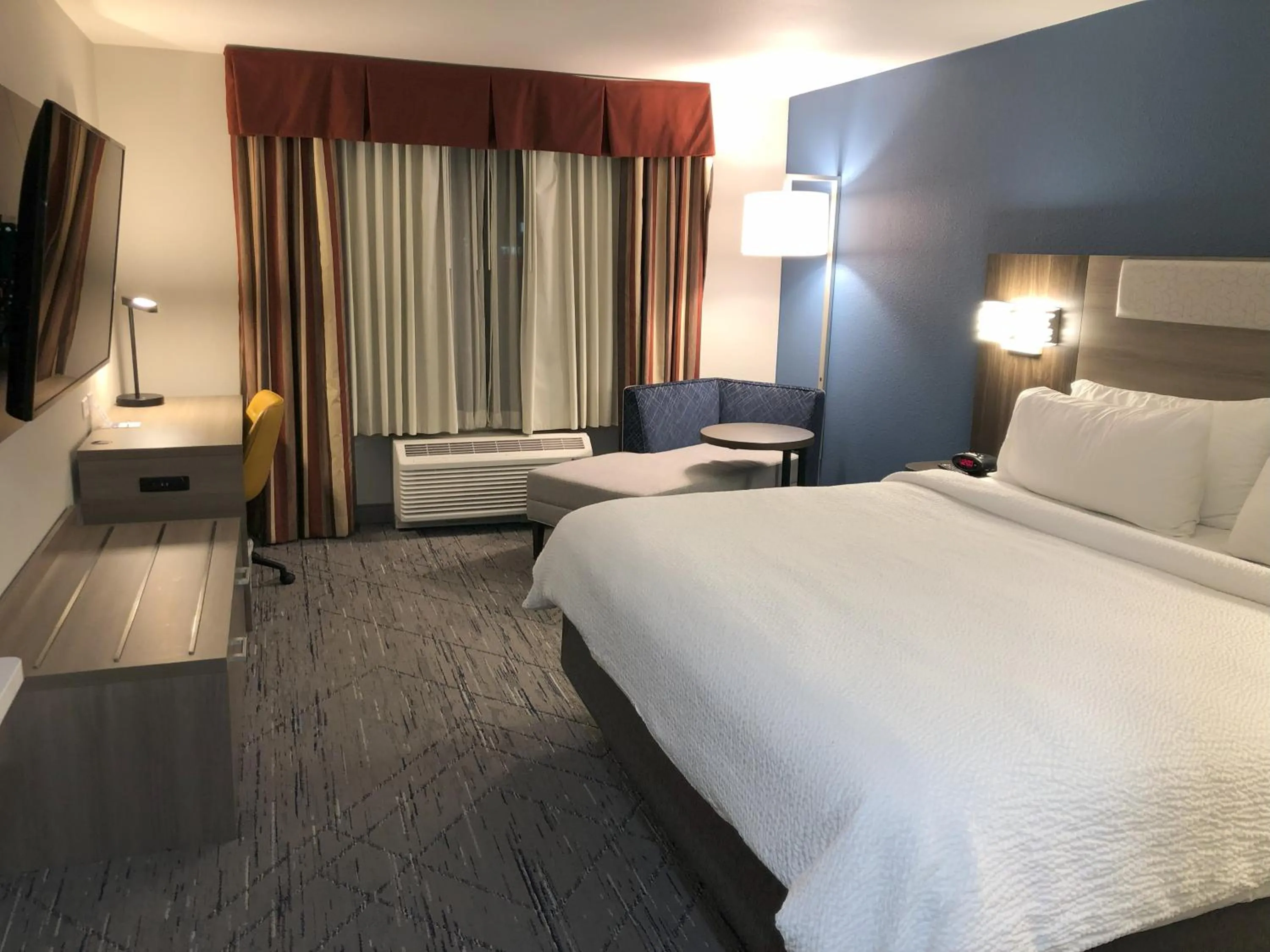 Standard King Room with Extra Space in Holiday Inn Express Hotel & Suites Loveland by IHG