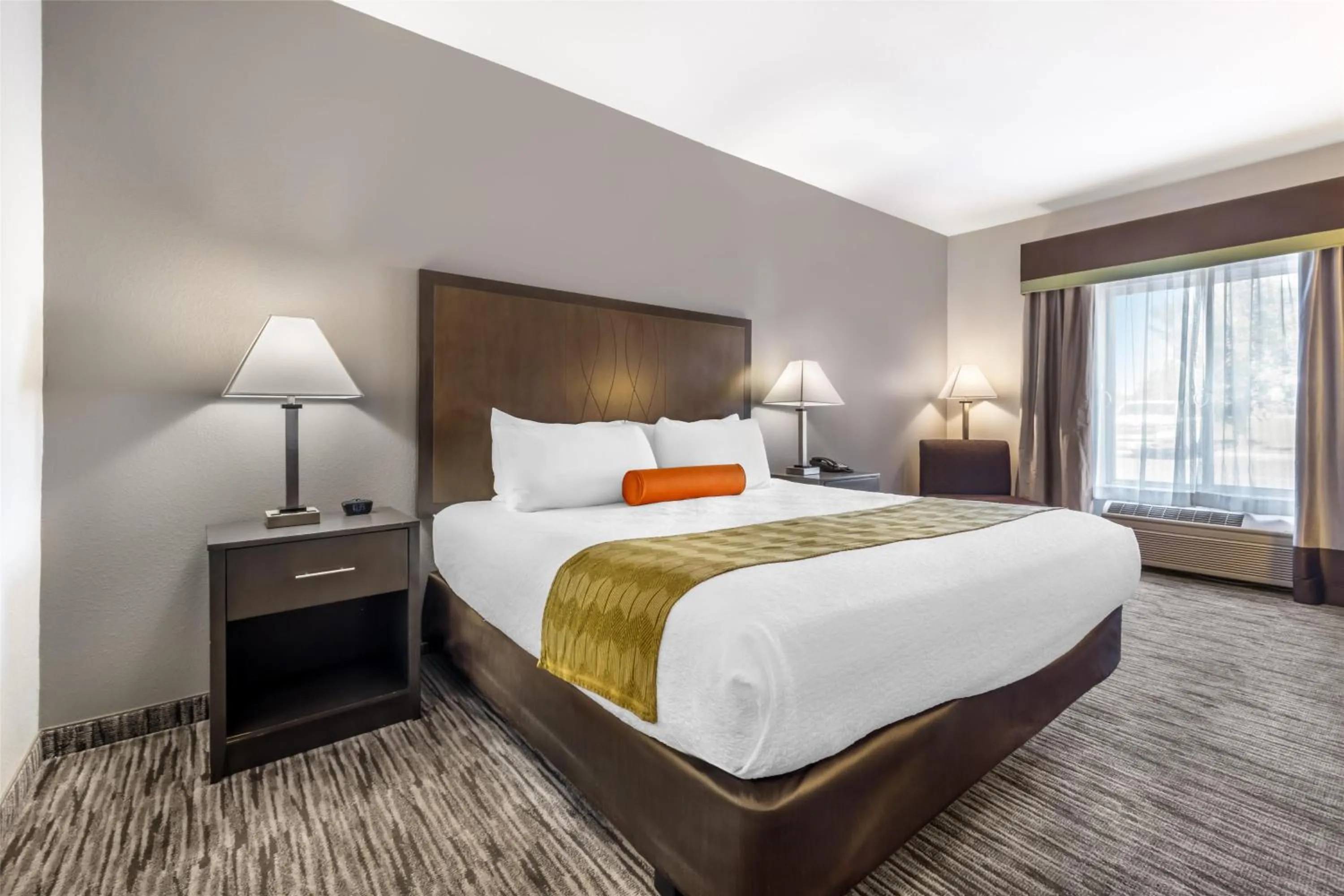 King Room with Roll-In Shower - Disability Access in Best Western Plus Liberal Hotel & Suites