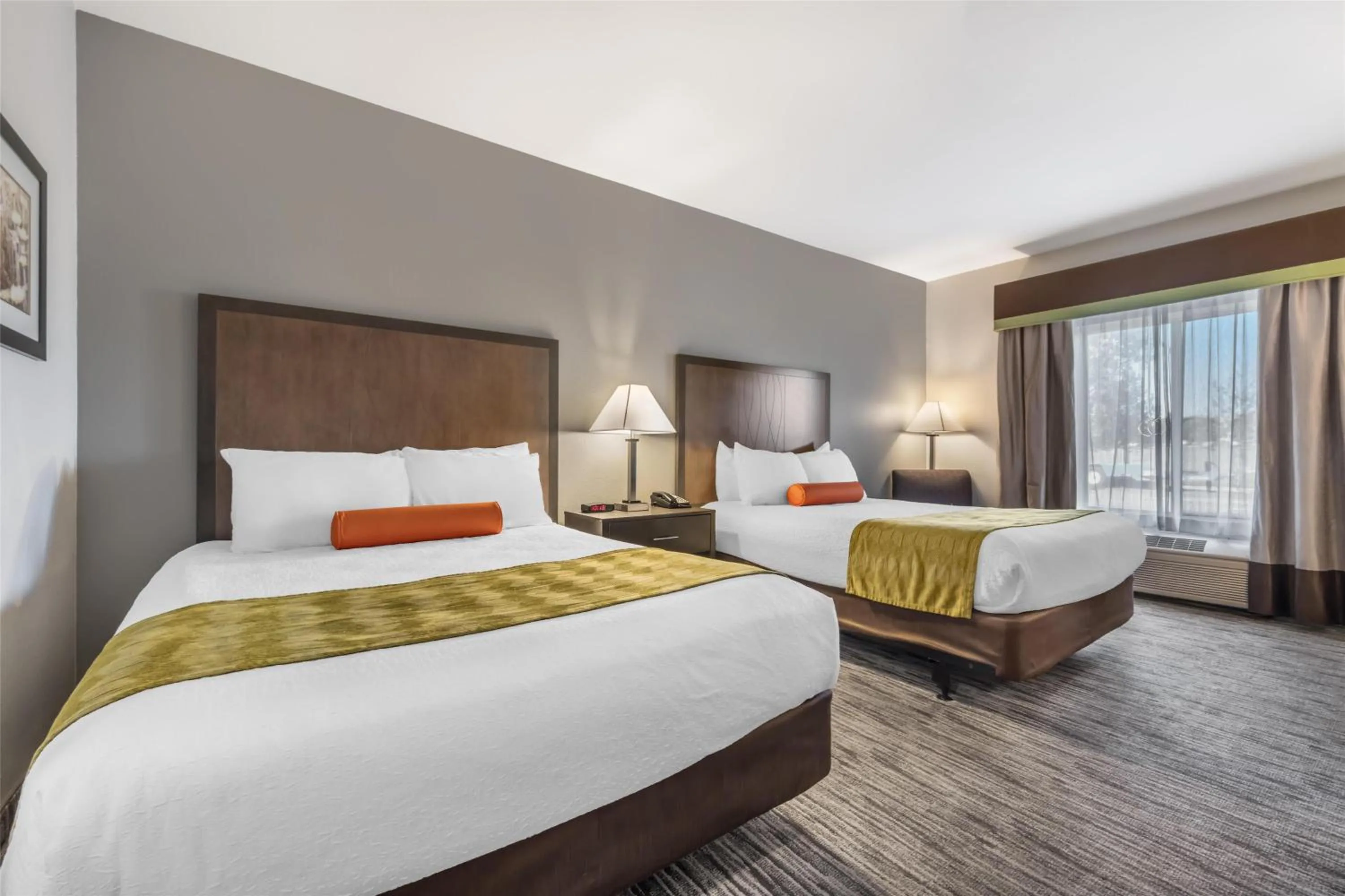 Queen Room with Two Queen Beds and Bath Tub - Disability Access in Best Western Plus Liberal Hotel & Suites