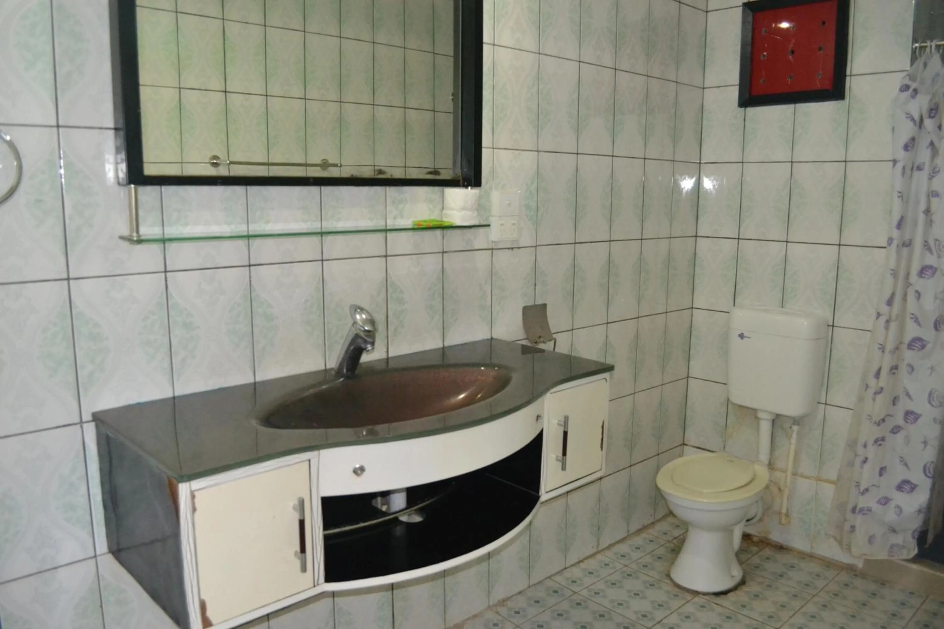 Standard Queen Room with Fan in Funworld Plaza Hotel