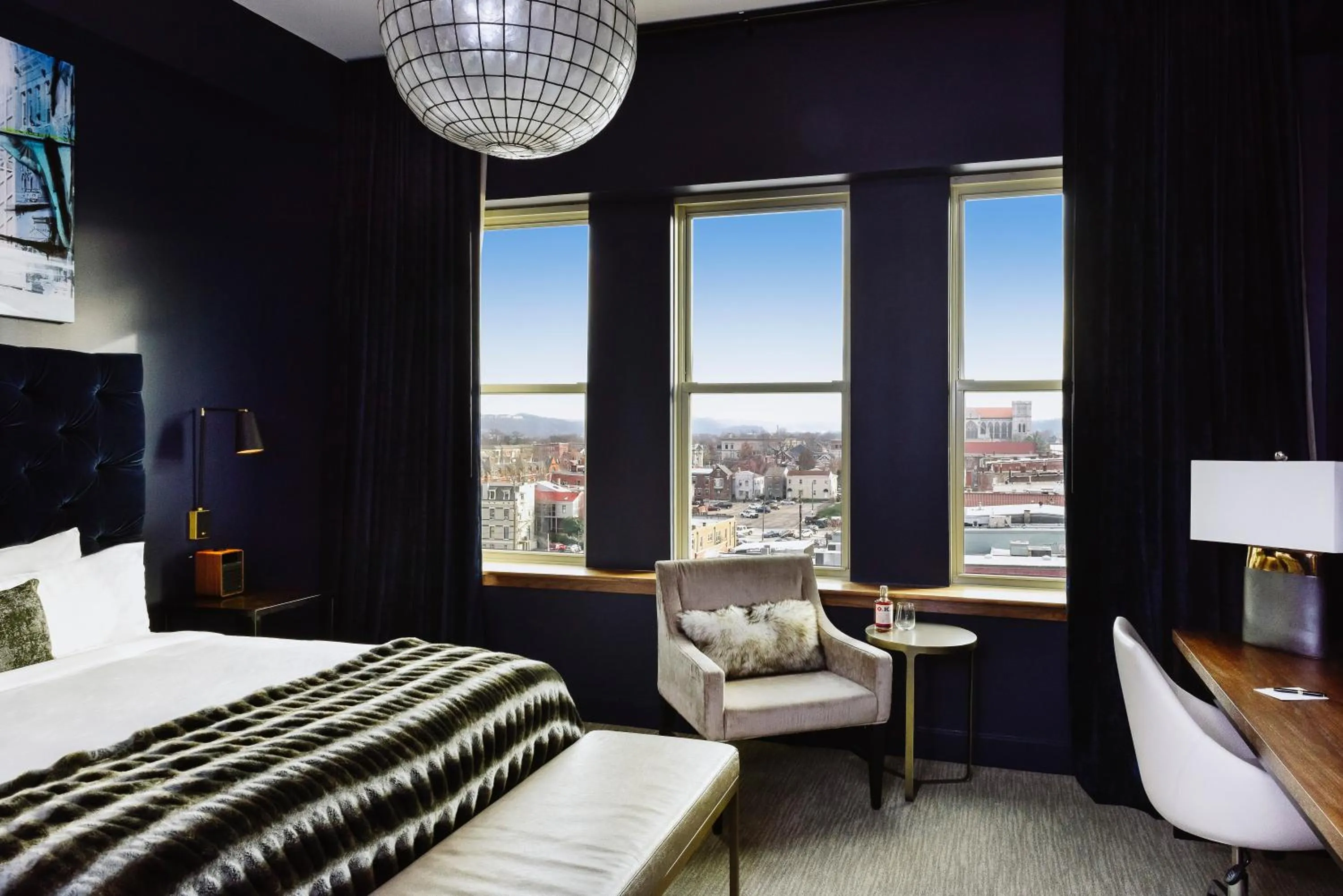 King Room in Hotel Covington Cincinnati Riverfront