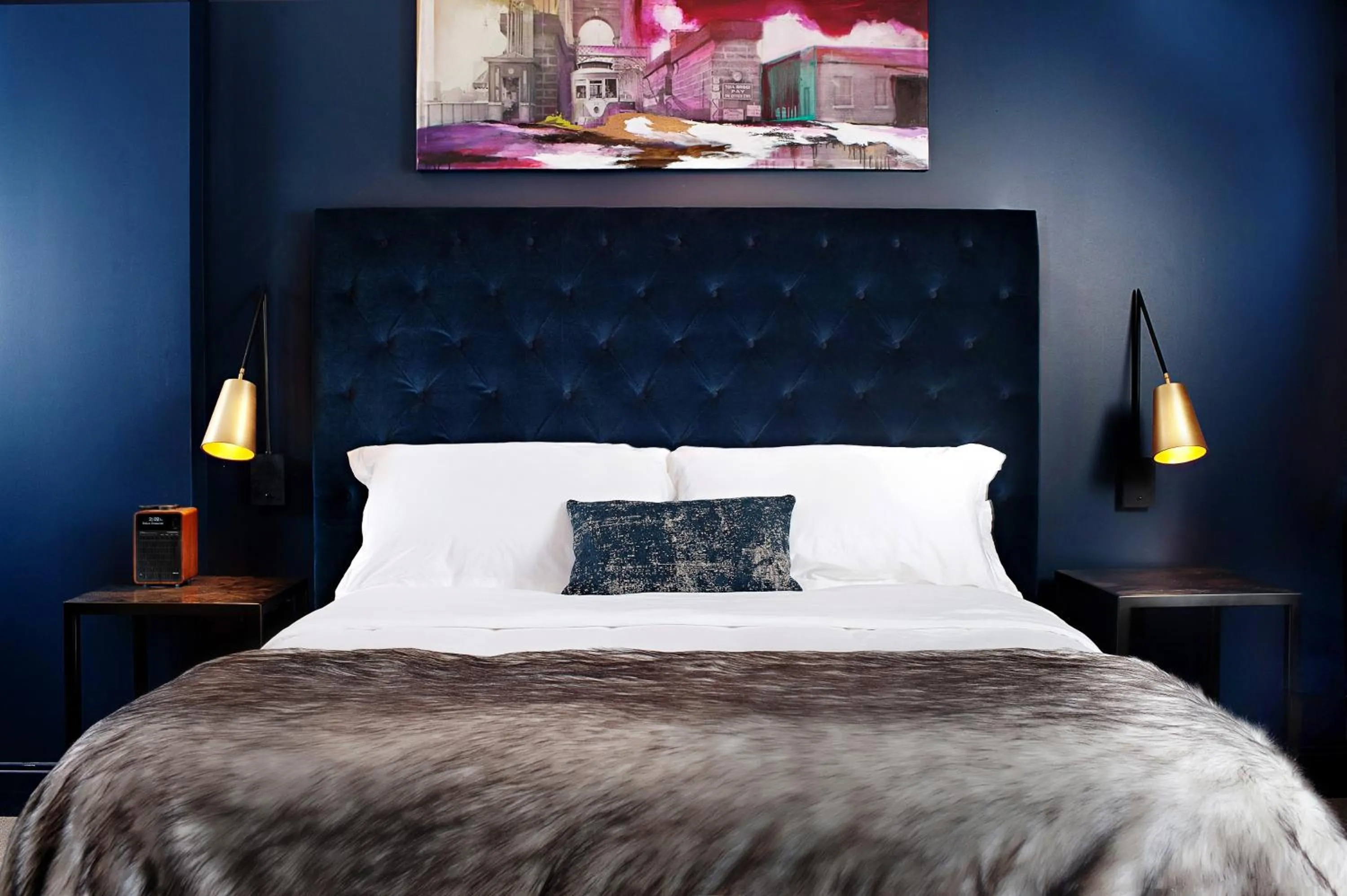 Deluxe King Room in Hotel Covington Cincinnati Riverfront