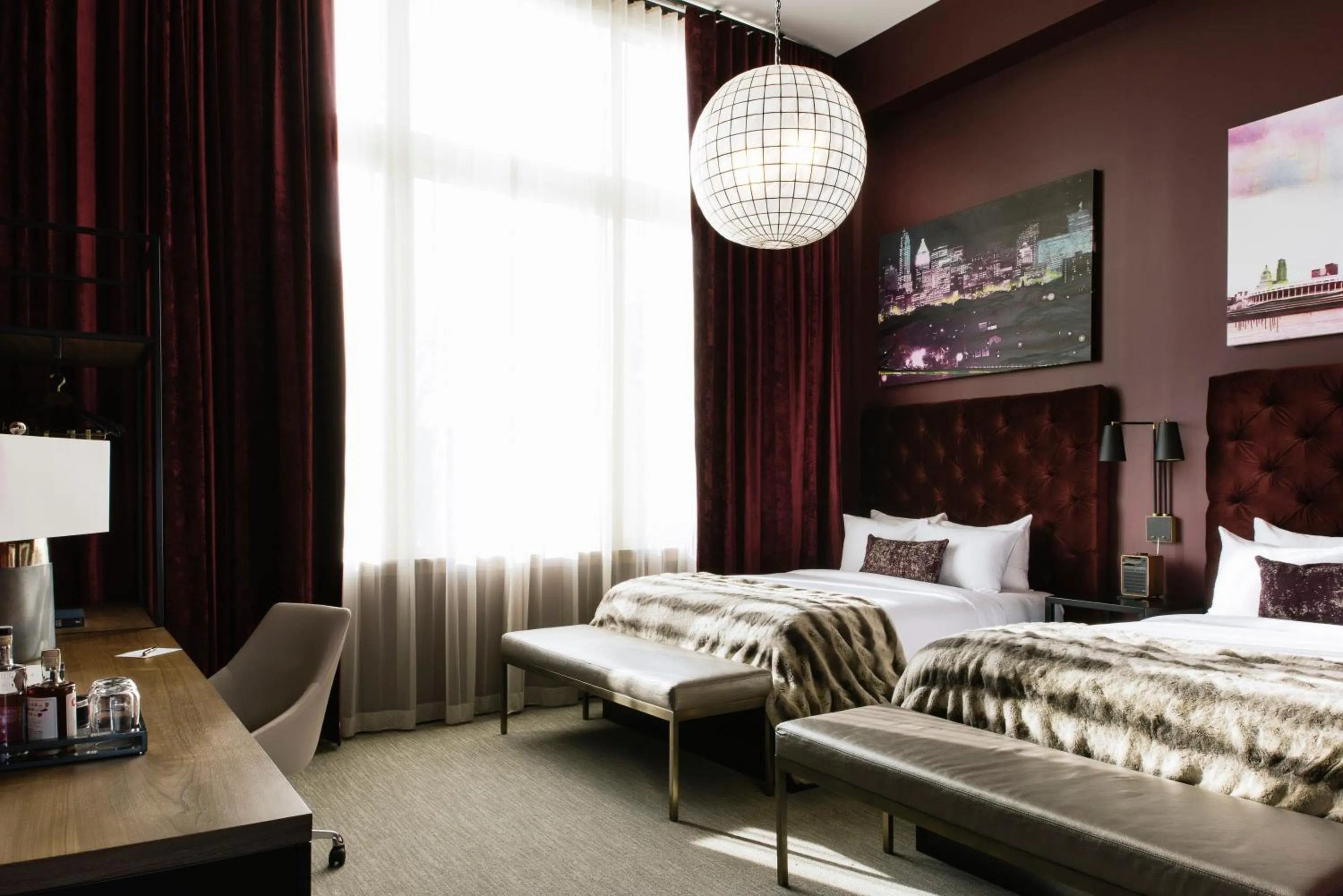 Deluxe Room with Two Queen Beds in Hotel Covington Cincinnati Riverfront