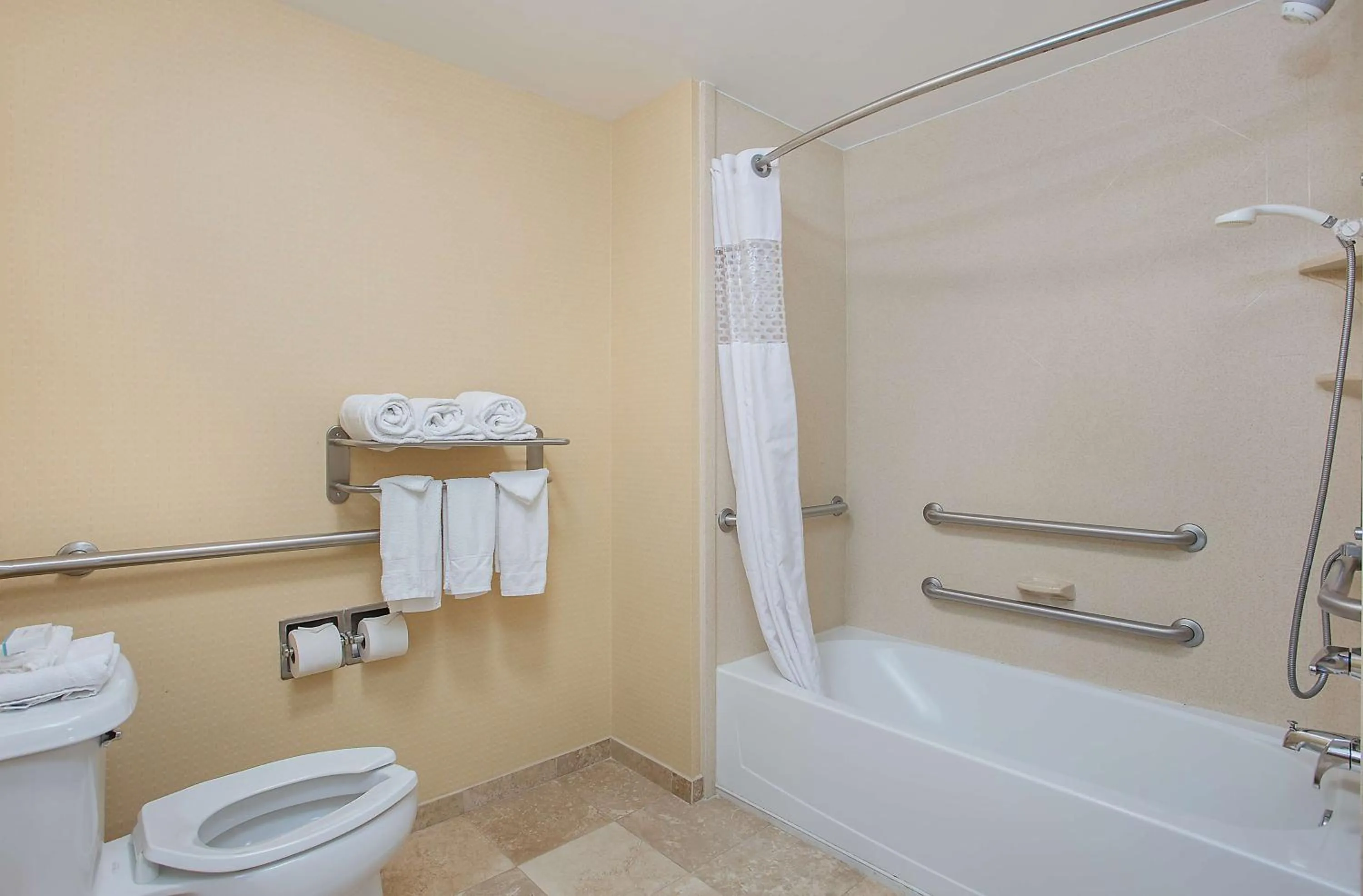 Queen Room with Two Queen Beds - Mobility and Hearing Access/Non-Smoking in Hampton Inn Covington