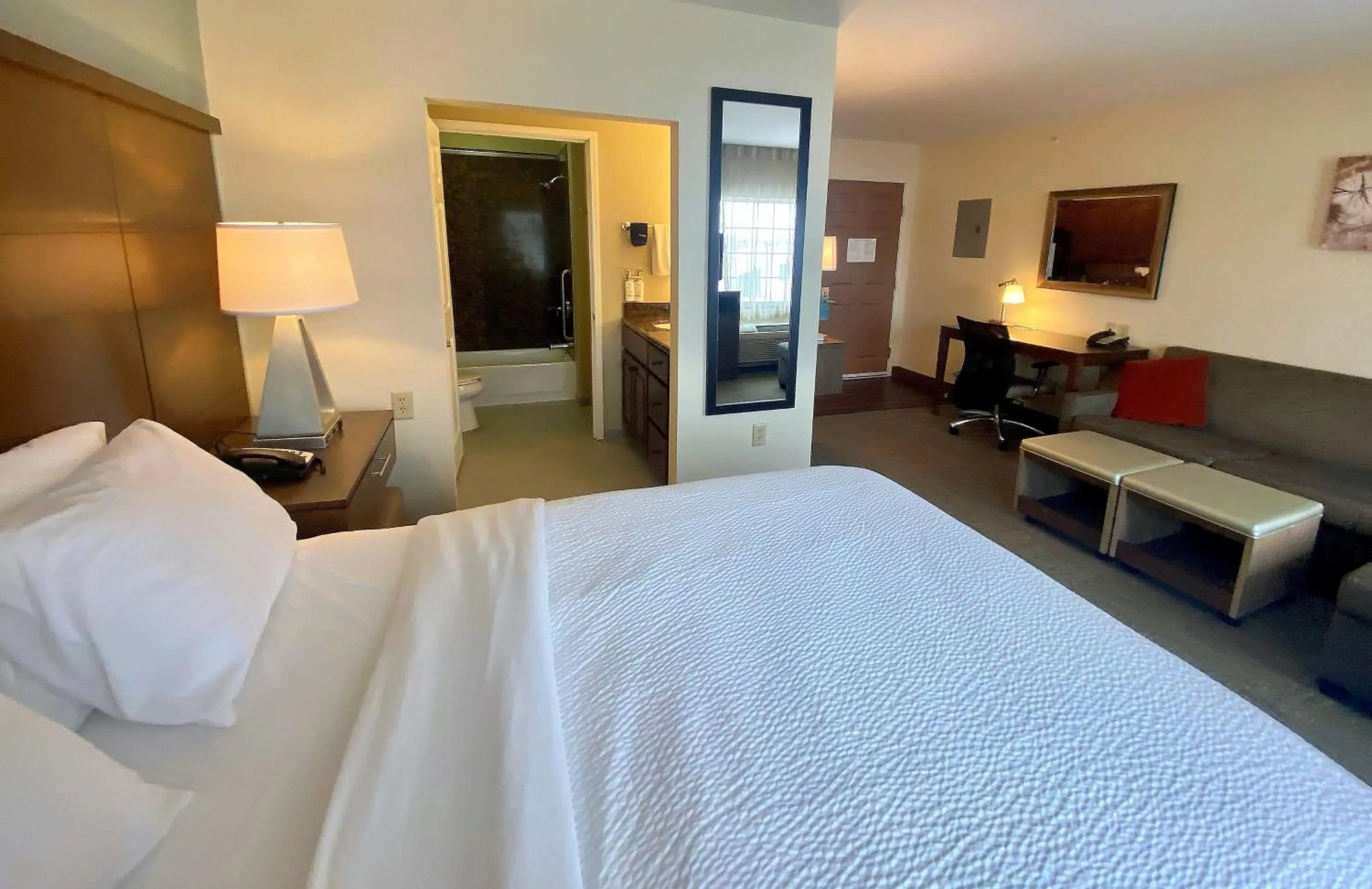 Studio Suite with Riverview in Staybridge Suites Great Falls by IHG