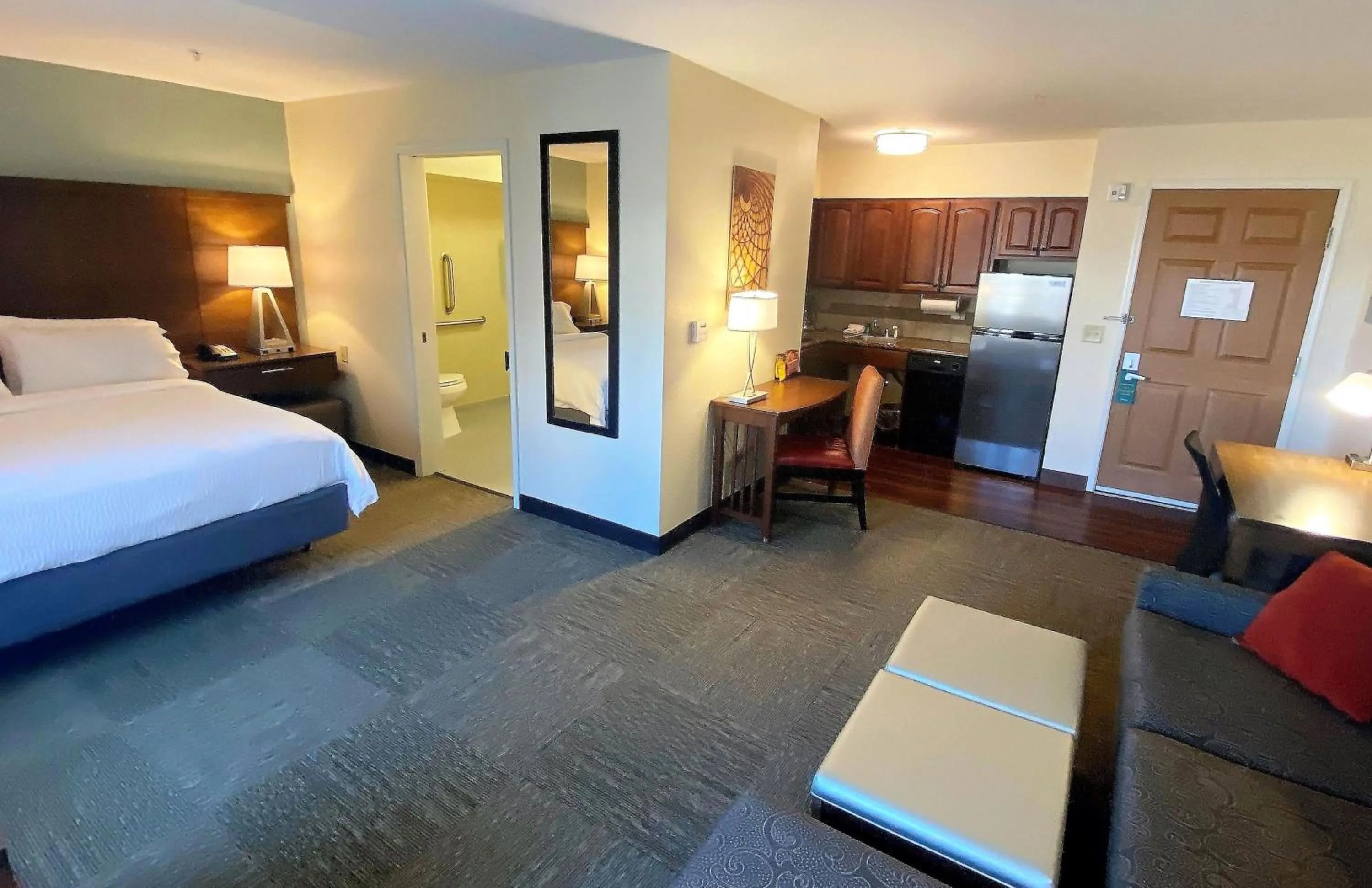 One-Bedroom Queen Suite - Disability Access in Staybridge Suites Great Falls by IHG