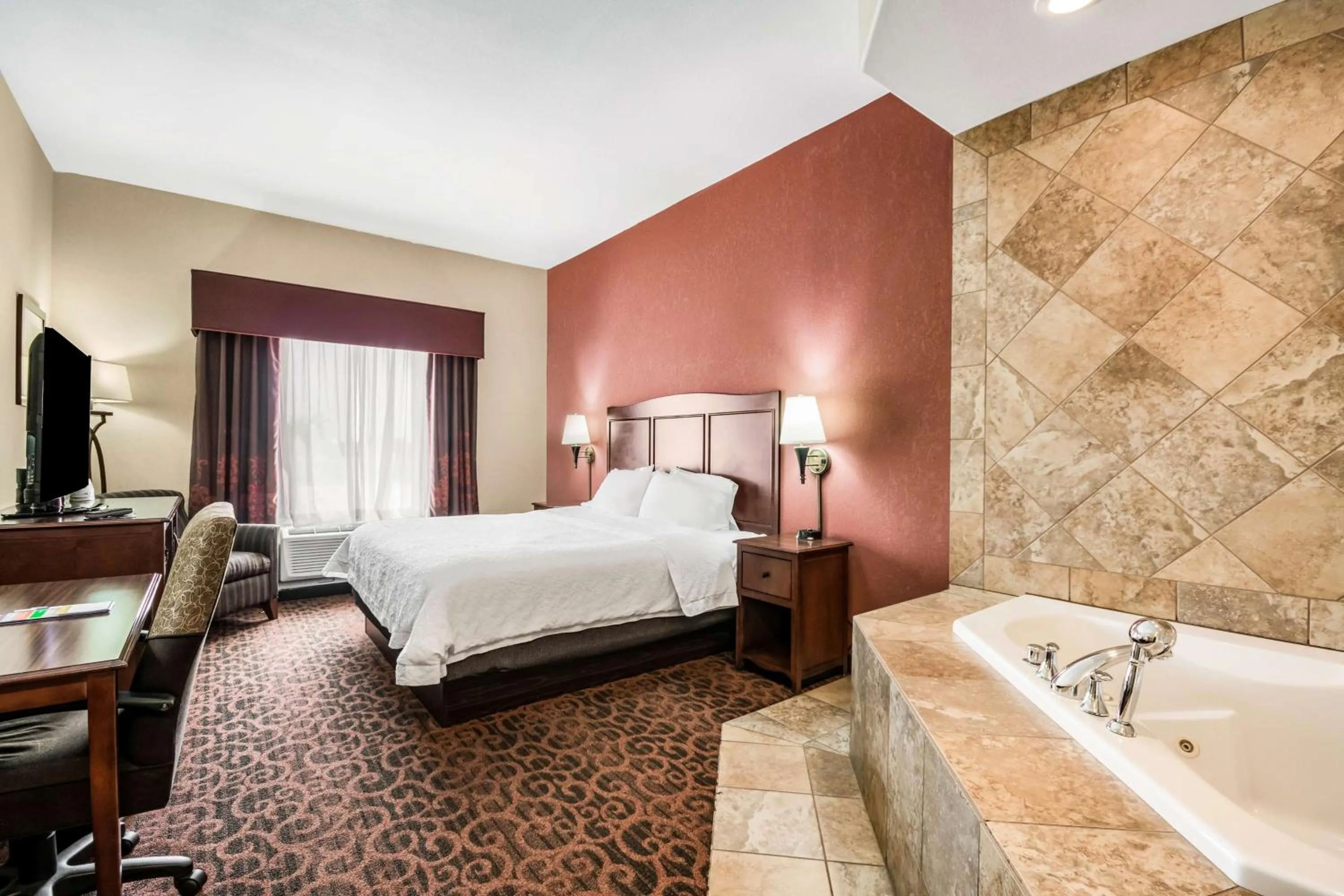 King Room with Spa Bath in Hampton Inn Derby-Wichita Southeast