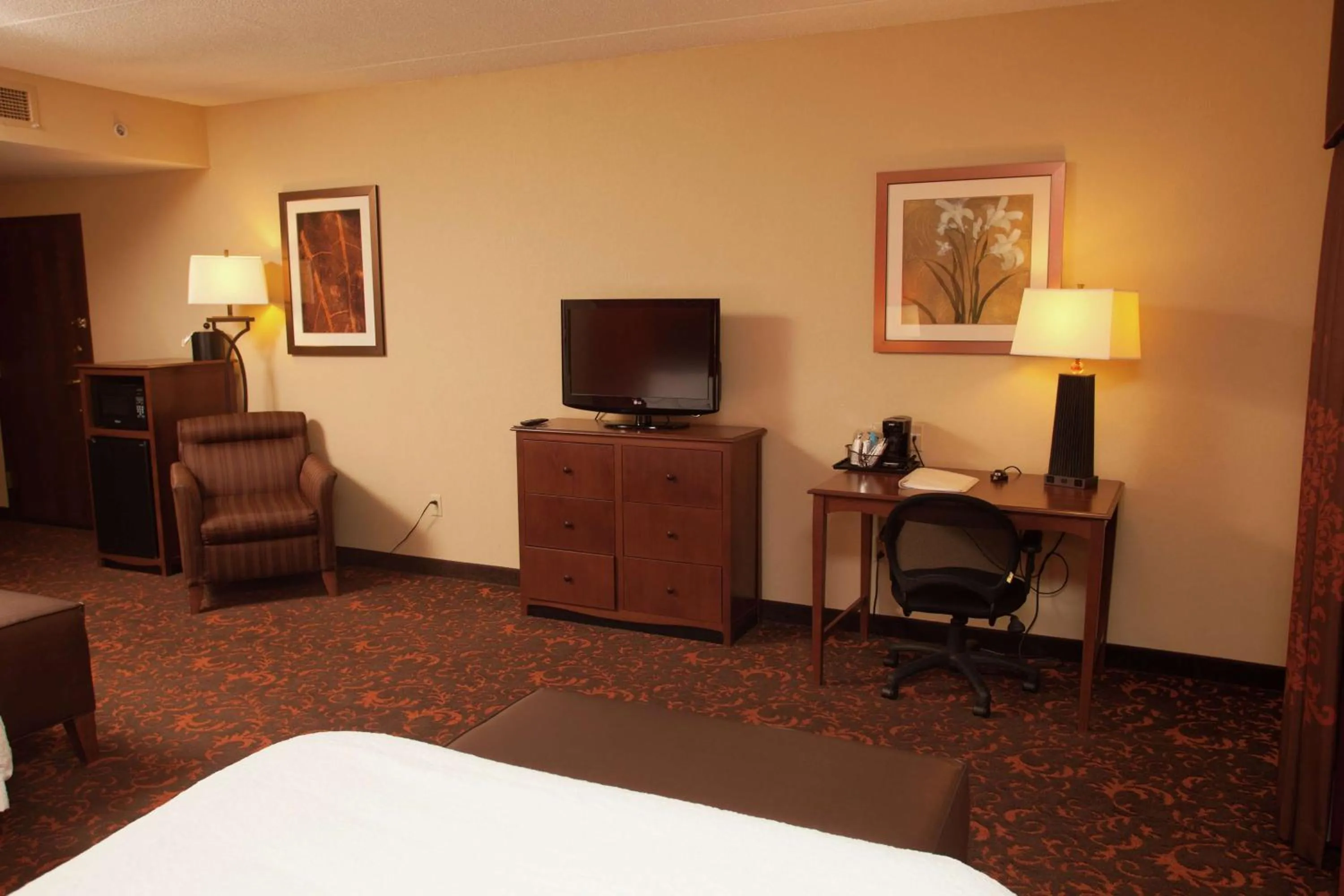 Queen Room with Two Queen Beds - Mobility and Hearing Access/Non-Smoking in Hampton Inn Elmira/Horseheads