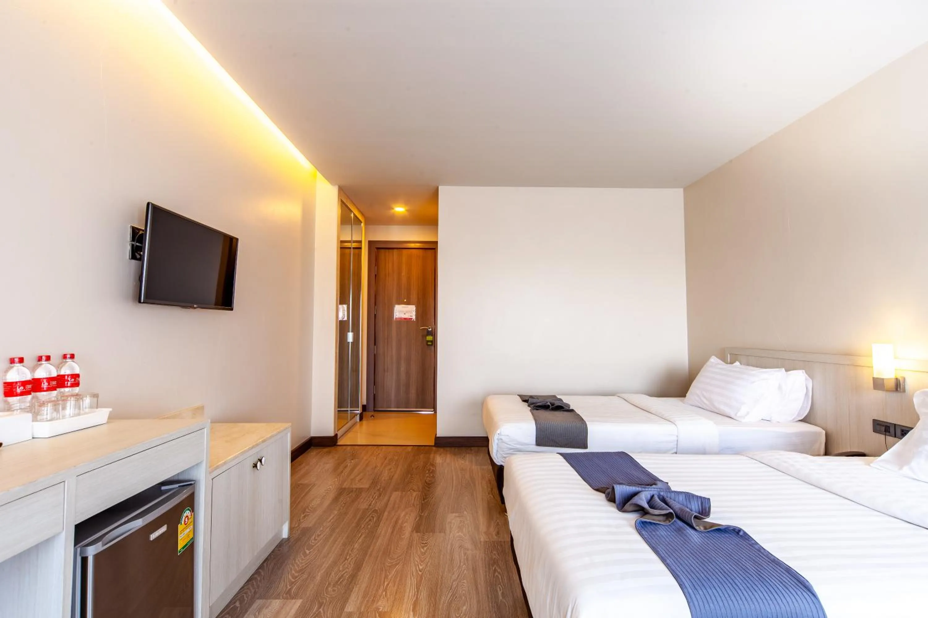 Superior Triple Room in Rung Aroon Hotel By Le Siri