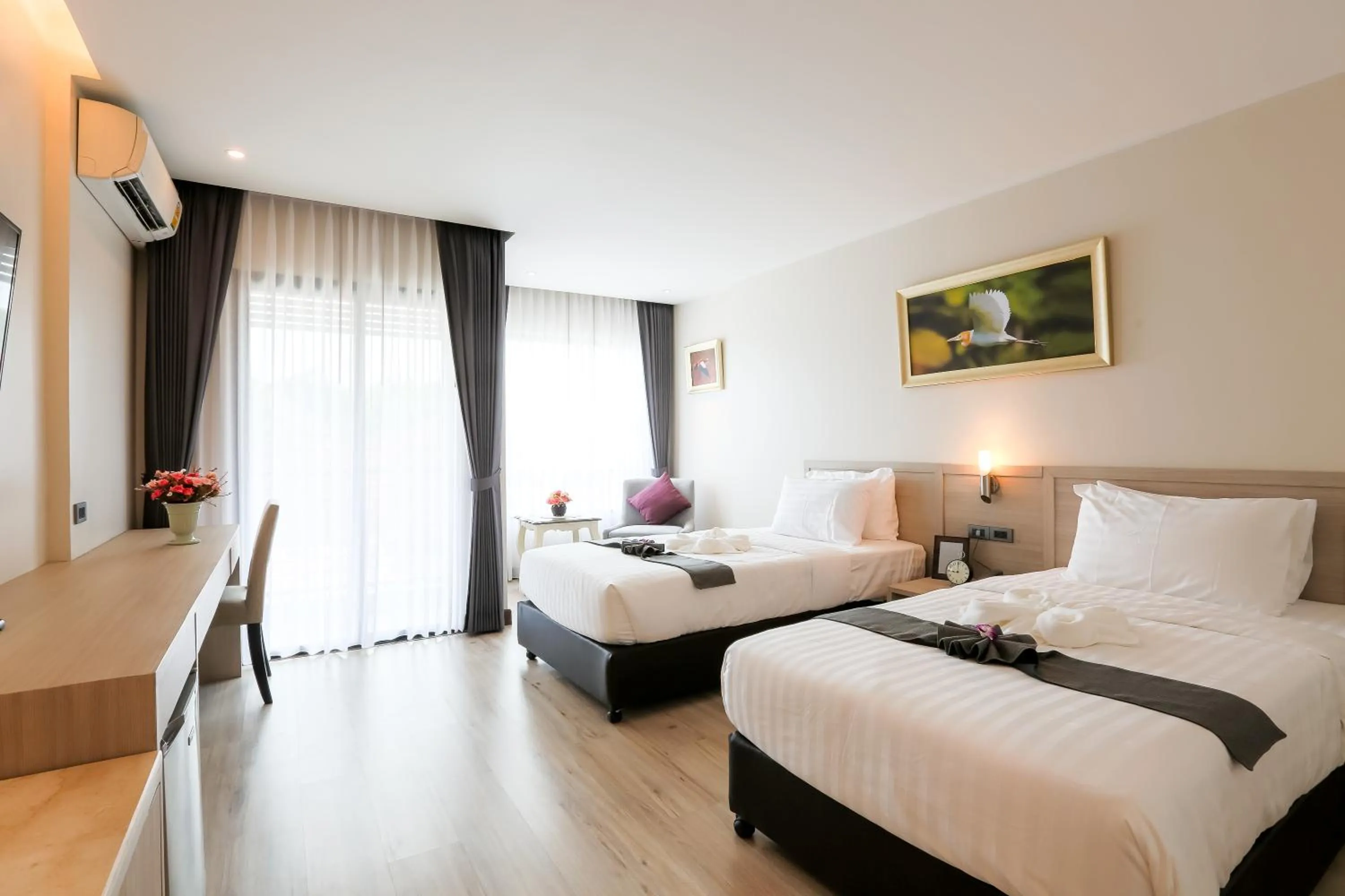 Superior Twin Room in Rung Aroon Hotel By Le Siri