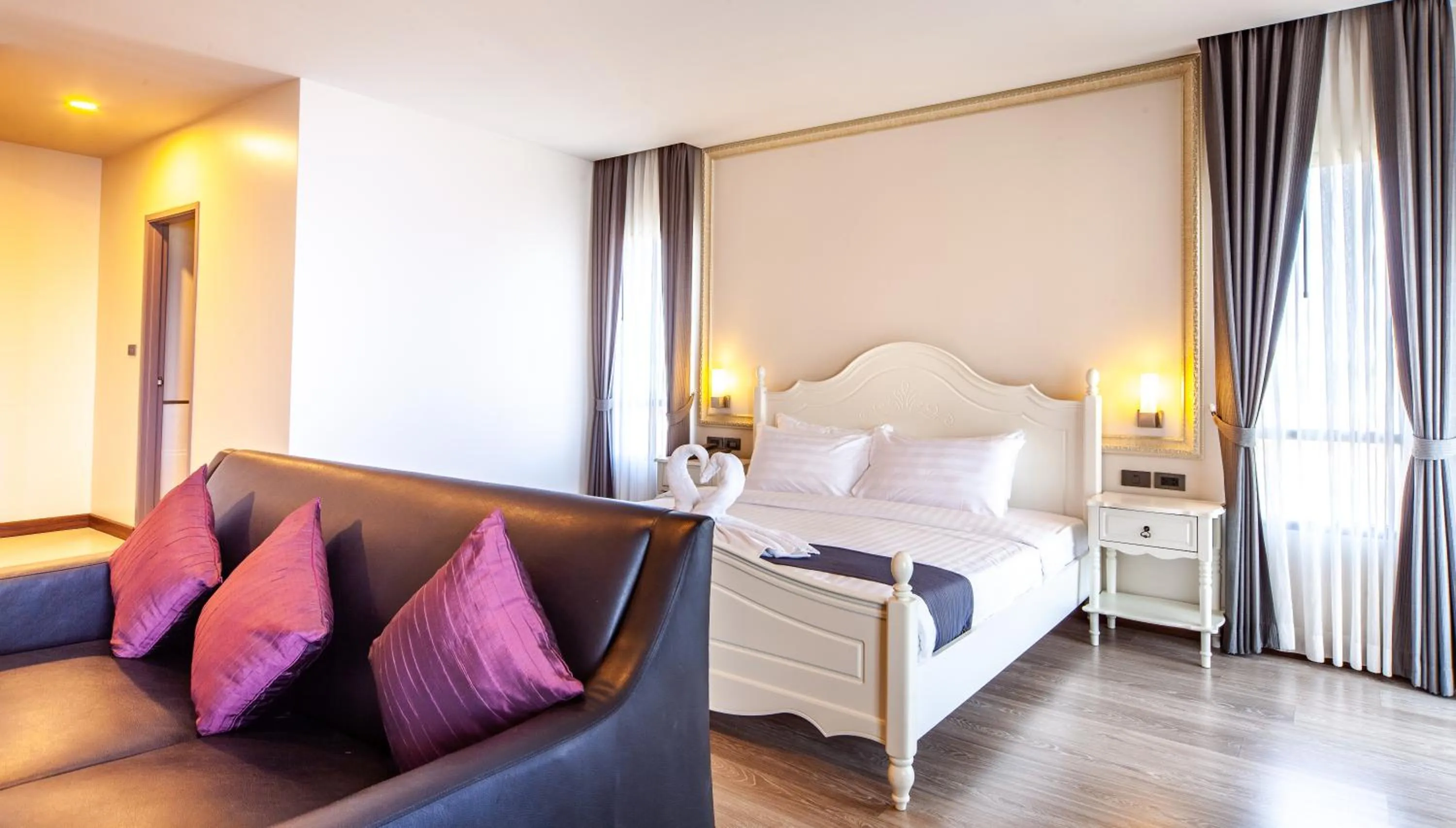 Suite in Rung Aroon Hotel By Le Siri