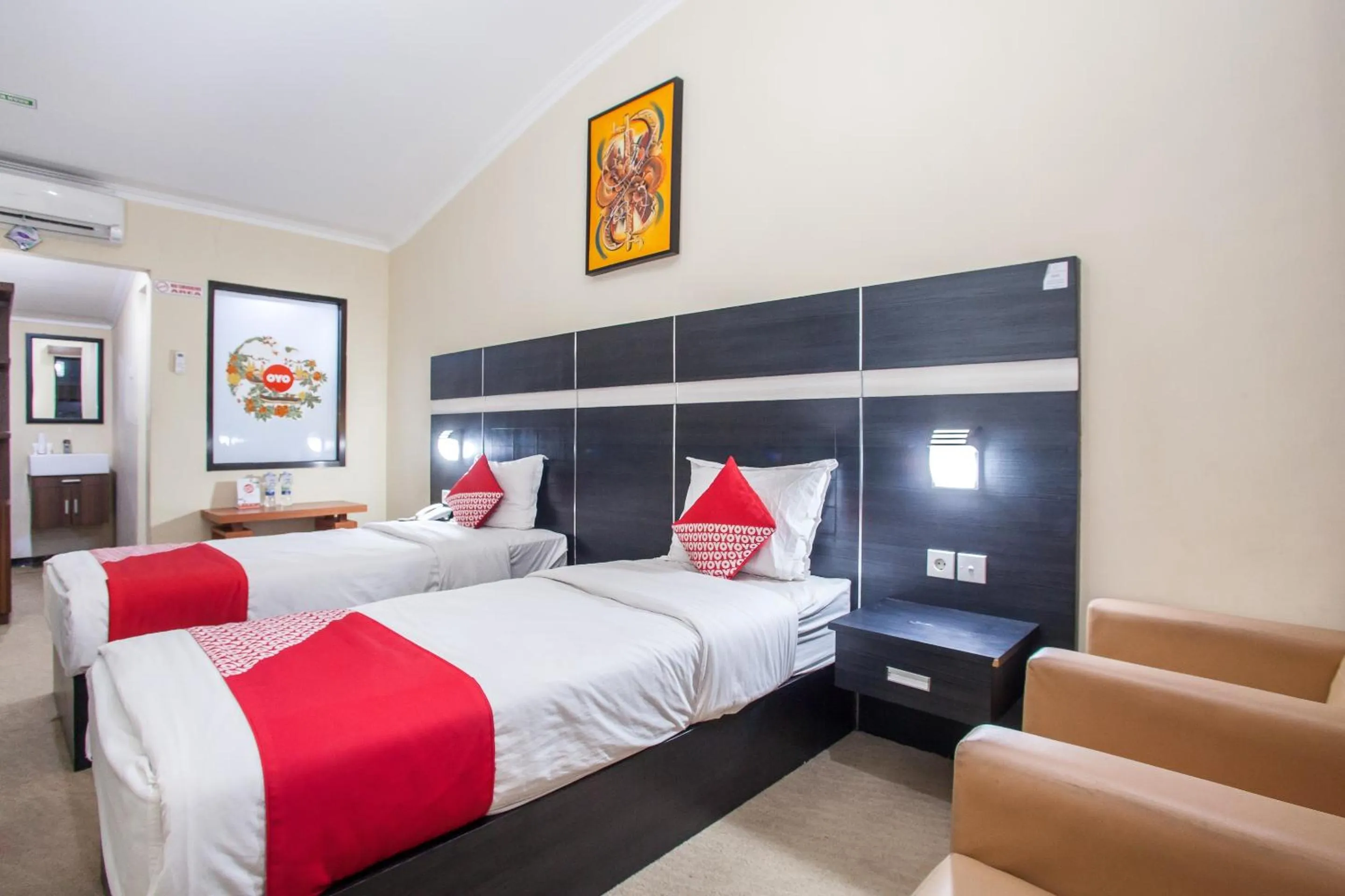 Superior Twin Room in Capital O 887 Green Hill Hotel And Convention Center