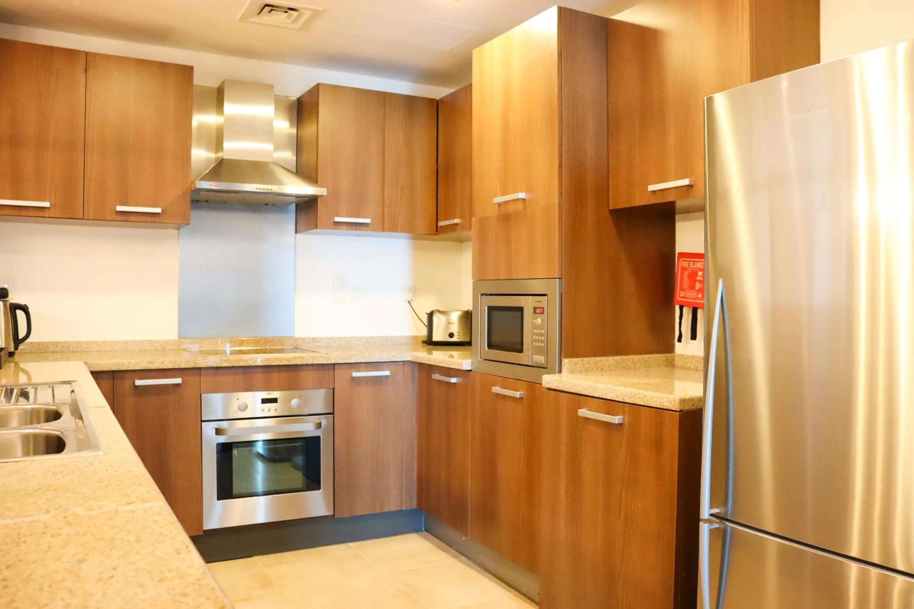 Deluxe Two Bedroom Apartment - Complimentary Transfer to Mall of the Emirates, Insurance Market Metro Station & Jumeirah Beach in La Suite Dubai Hotel & Apartments