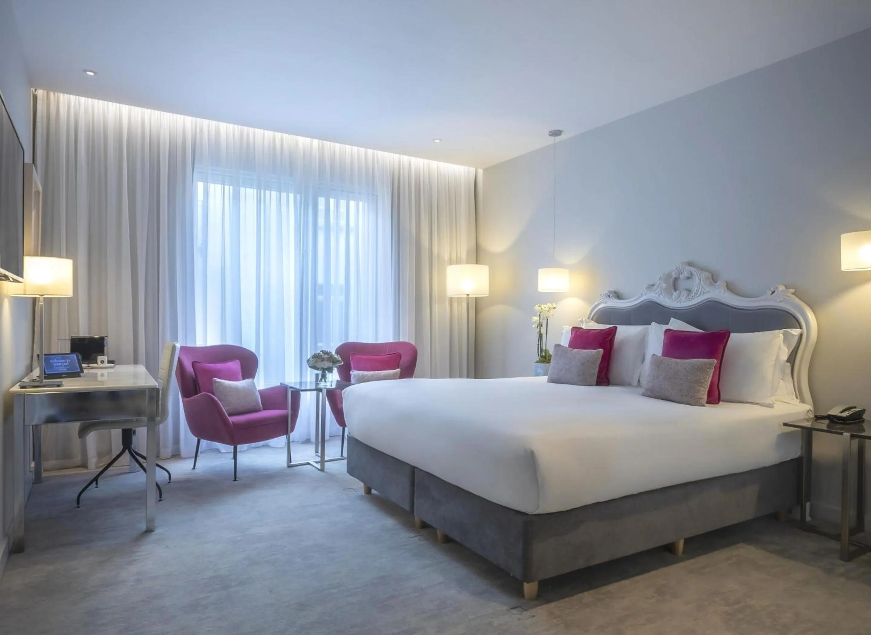 Deluxe King Room in The Morgan Hotel