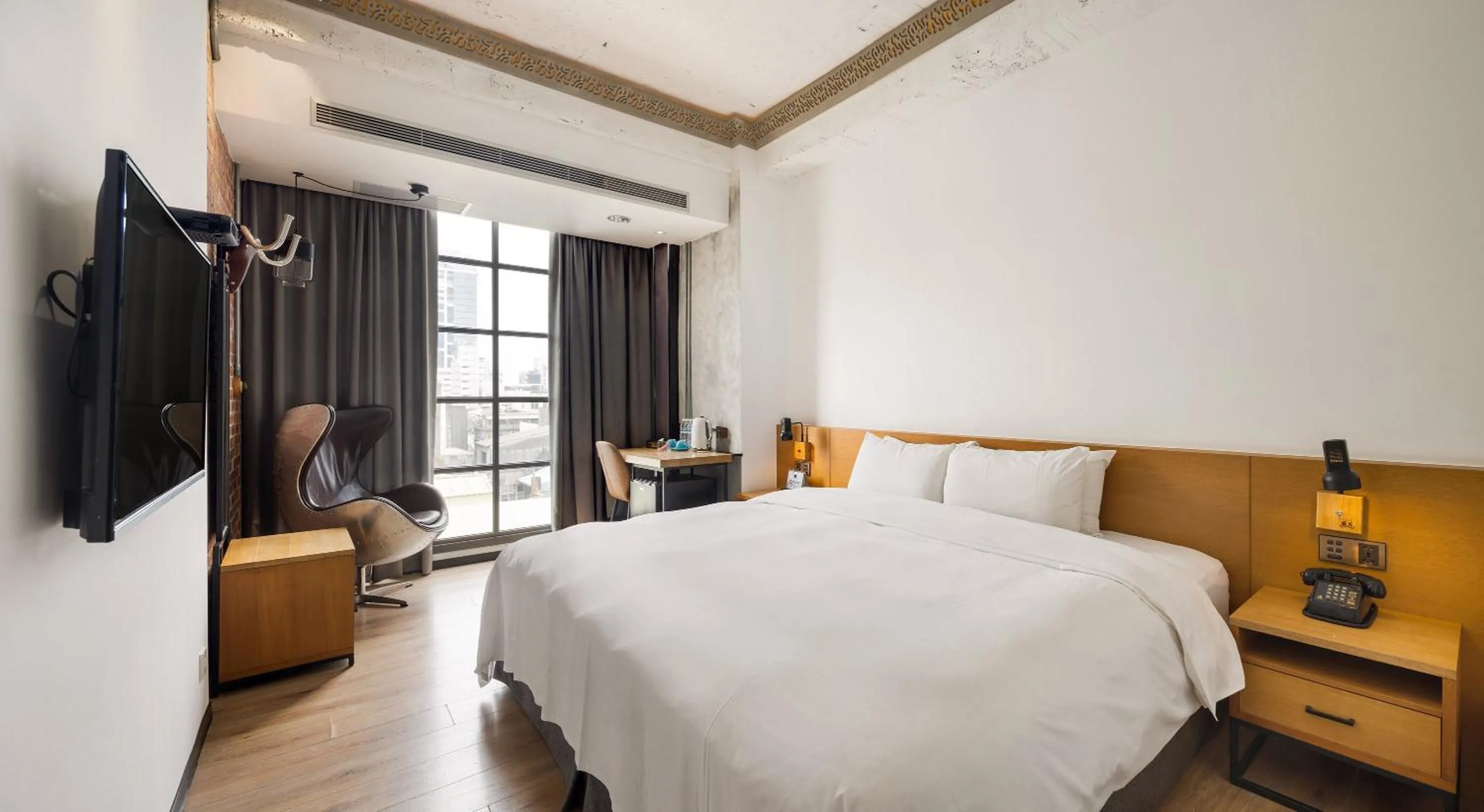 Deluxe King Room in BlueSky Hotel