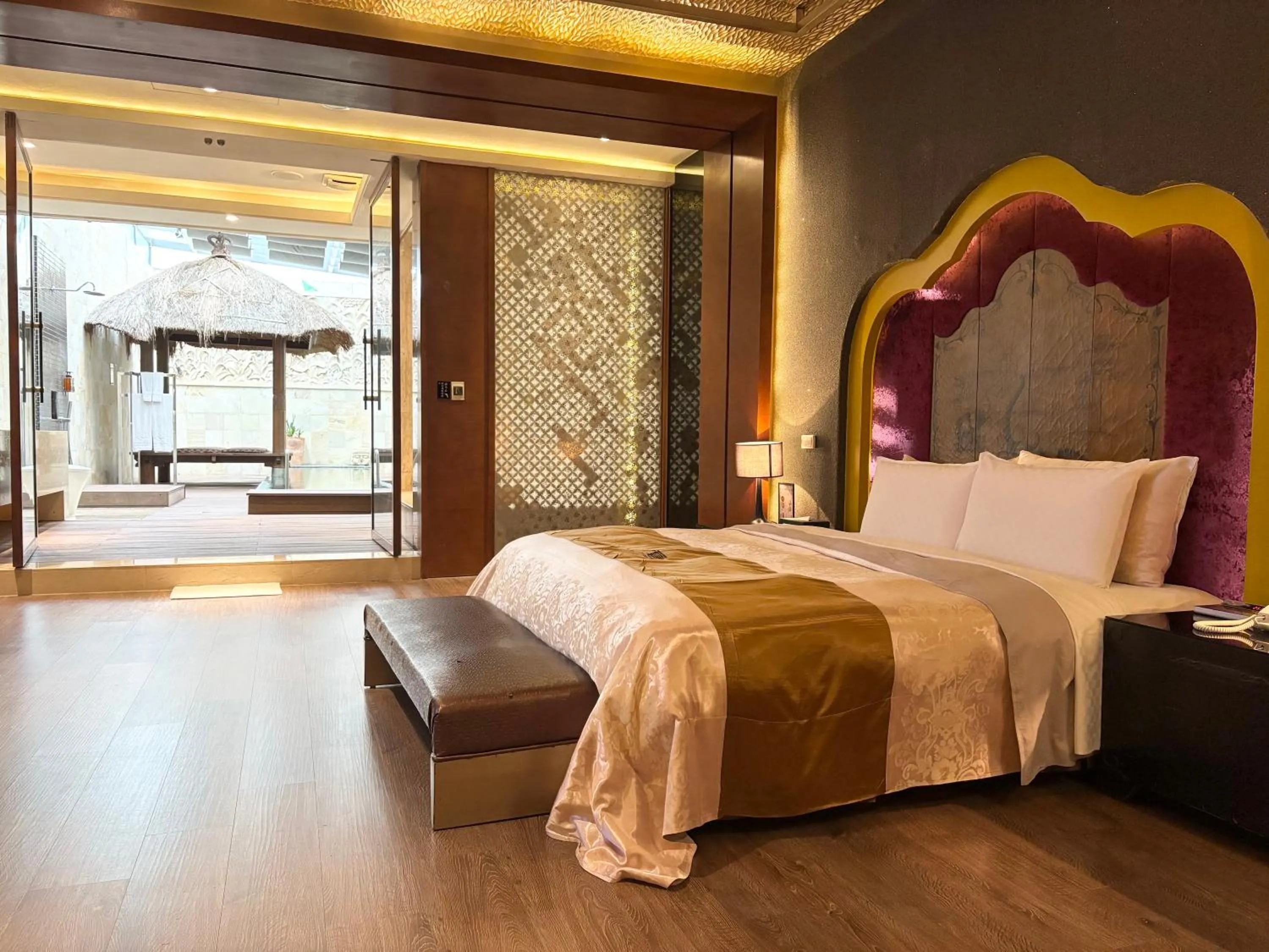 Superior Double Room with Pool View (Check-in after 18:00) in Xiadu Motel